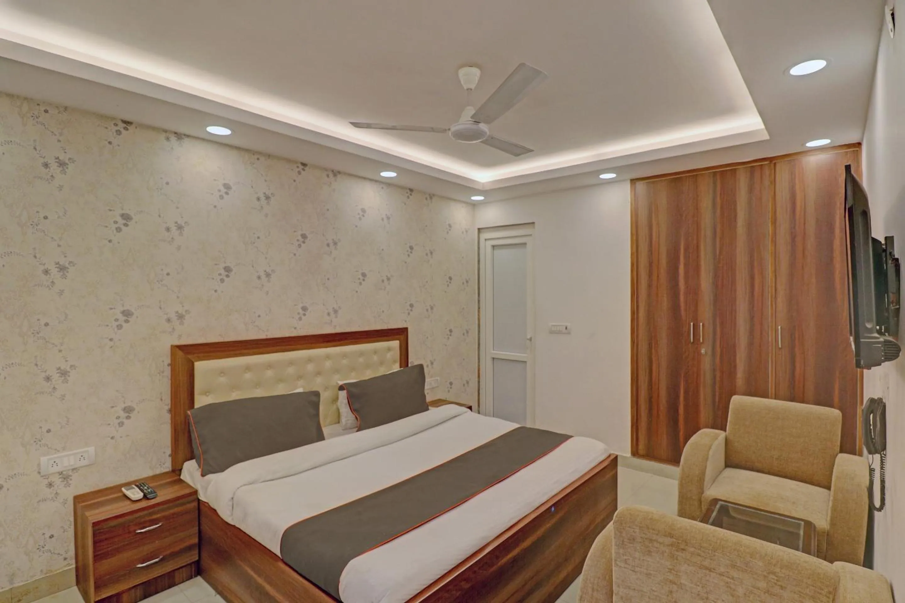 Bedroom, Bed in Super Collection O Spot Light Near Tughlakabad Station Metro Station