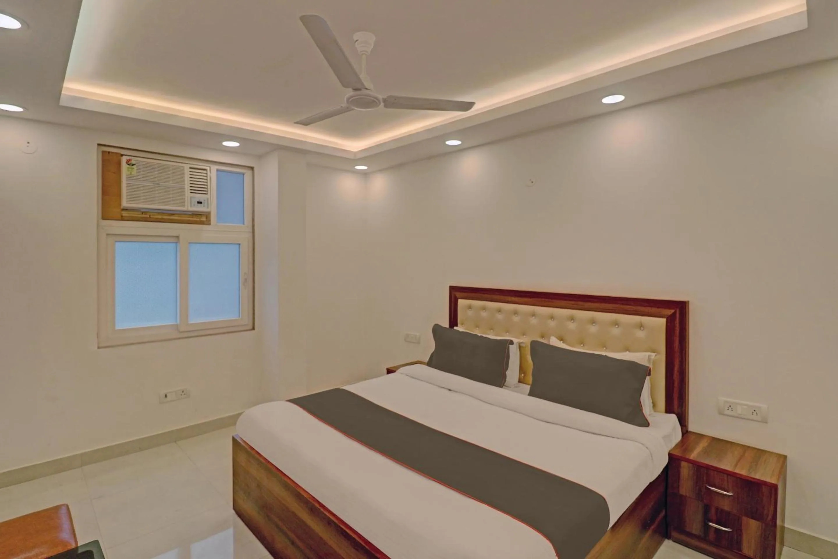 Bedroom, Bed in Super Collection O Spot Light Near Tughlakabad Station Metro Station