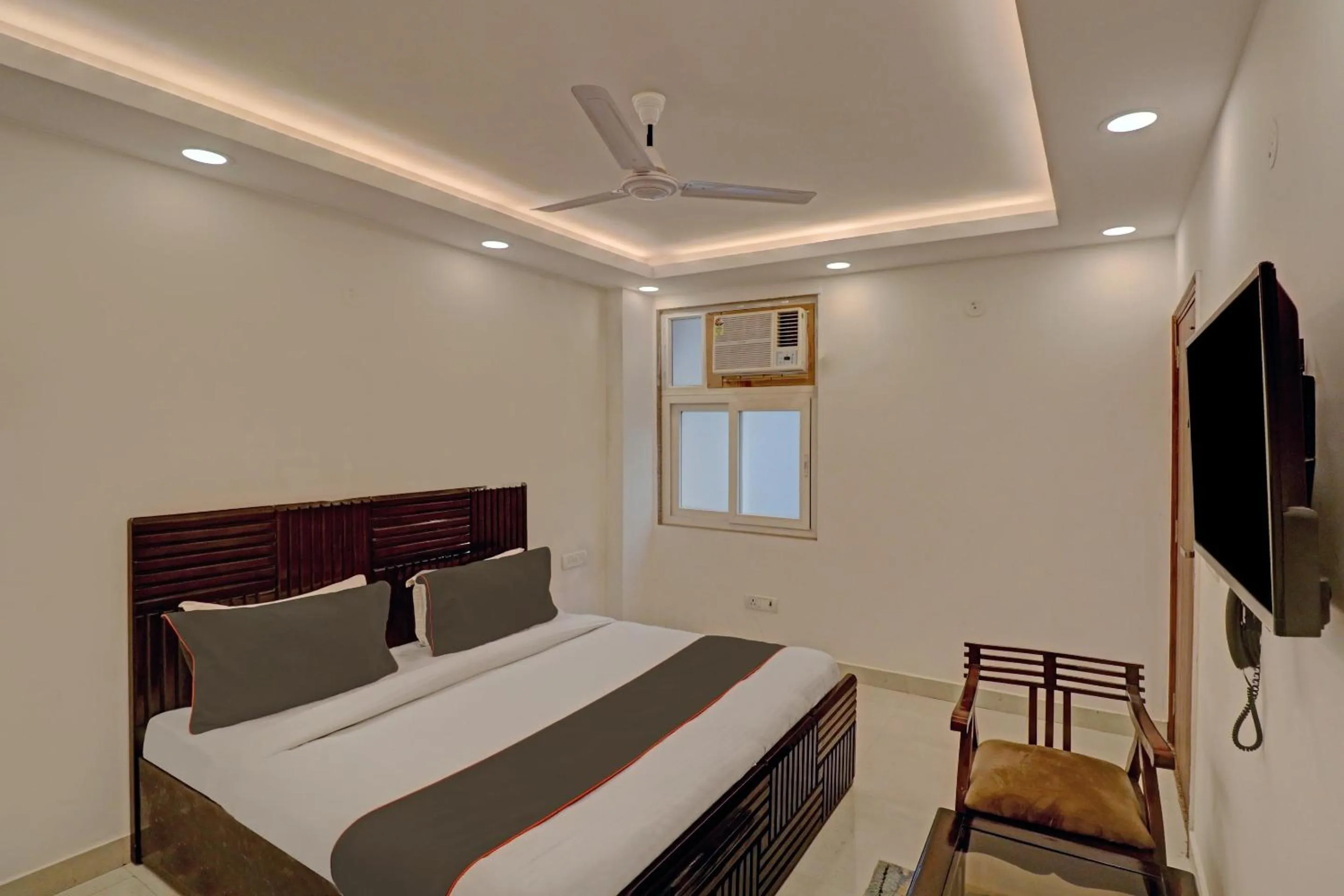 Bedroom, Bed in Super Collection O Spot Light Near Tughlakabad Station Metro Station