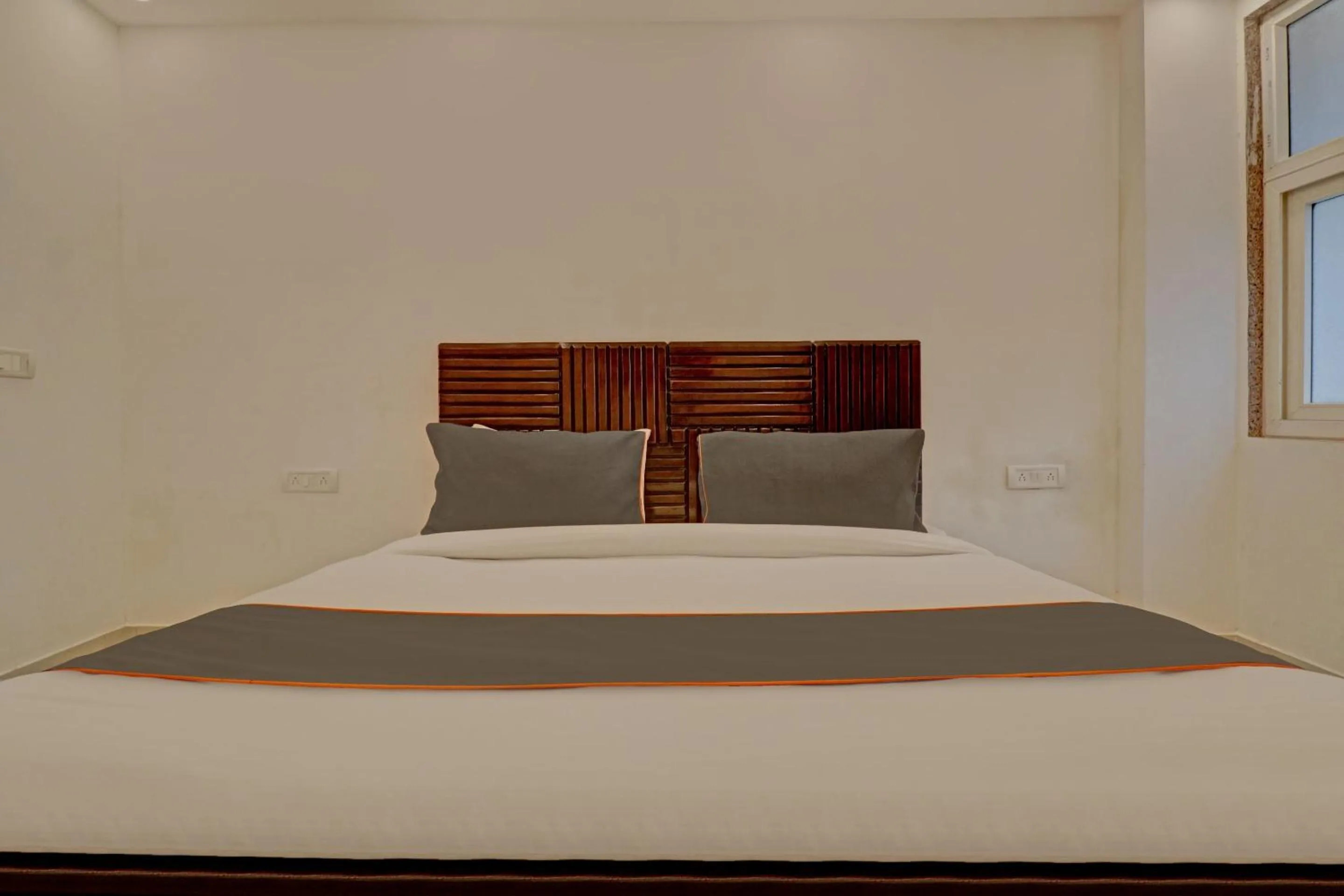 Bedroom, Bed in Super Collection O Spot Light Near Tughlakabad Station Metro Station