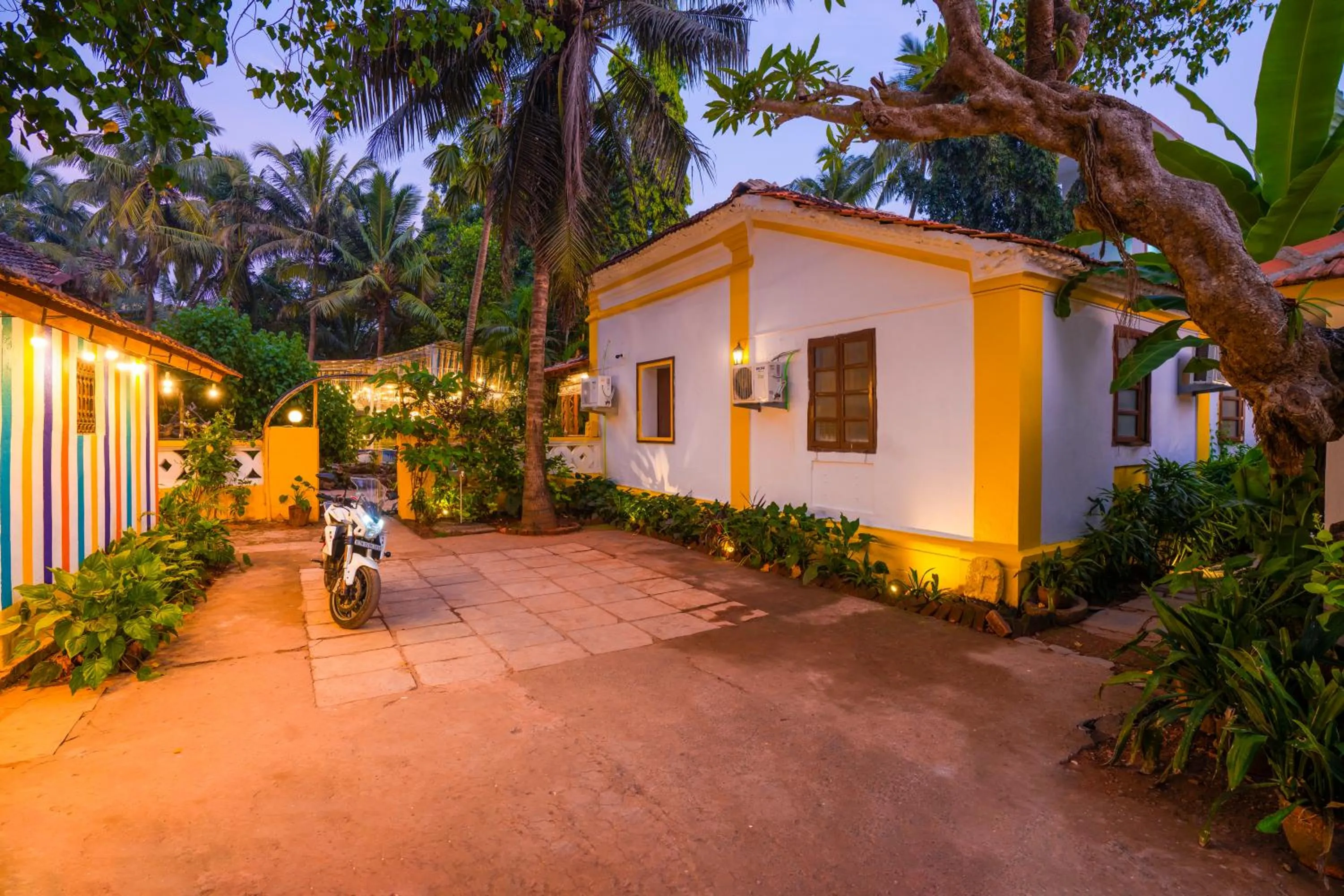 Facade/entrance in goSTOPS Lite Goa, Calangute