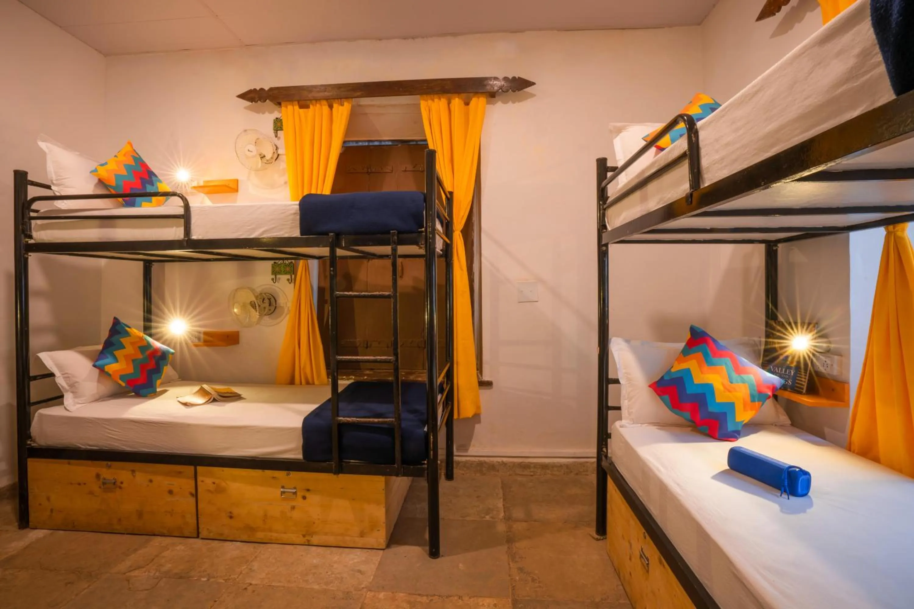 Bed in goSTOPS Lite Goa, Calangute