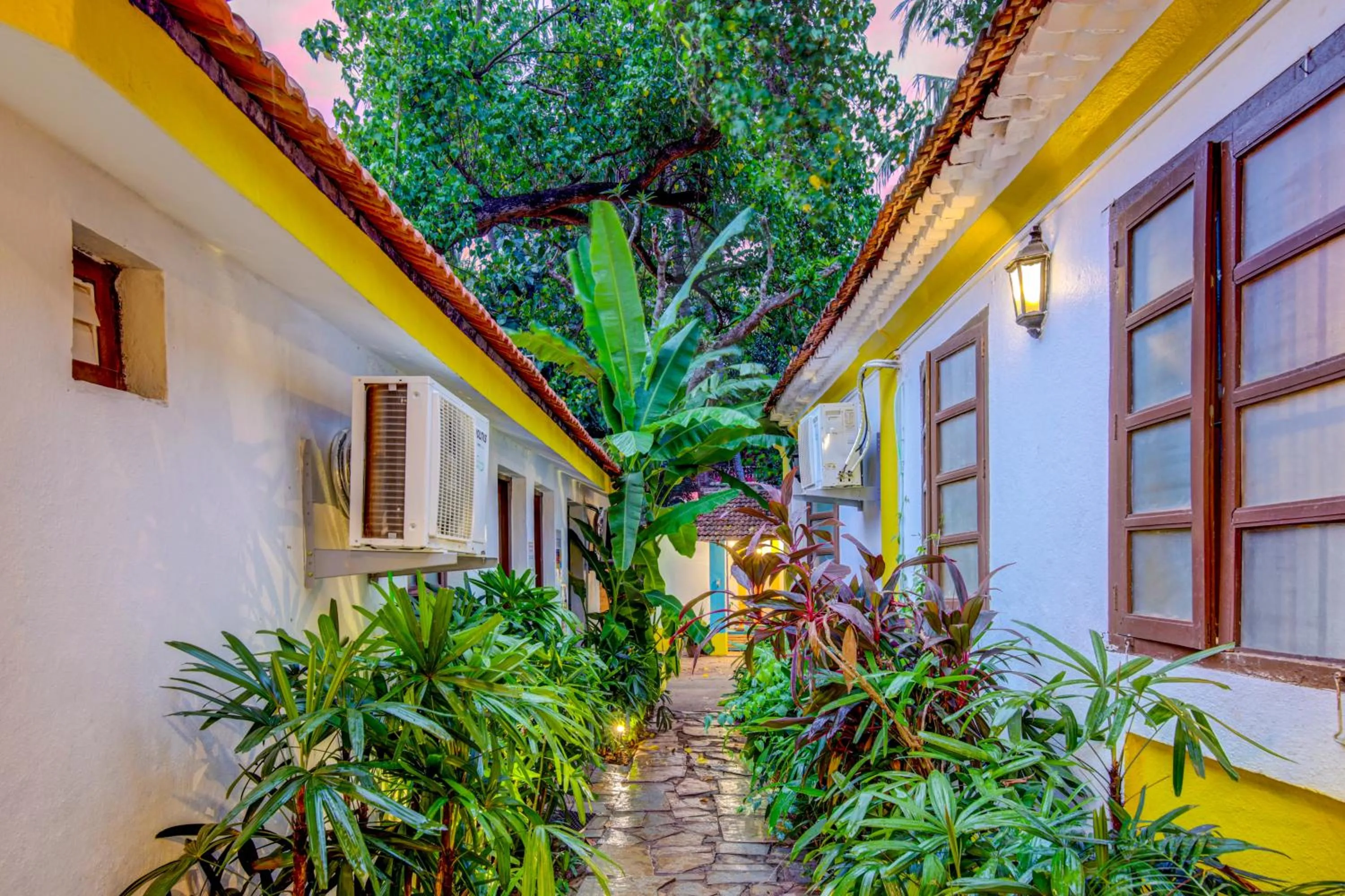 Inner courtyard view in goSTOPS Lite Goa, Calangute