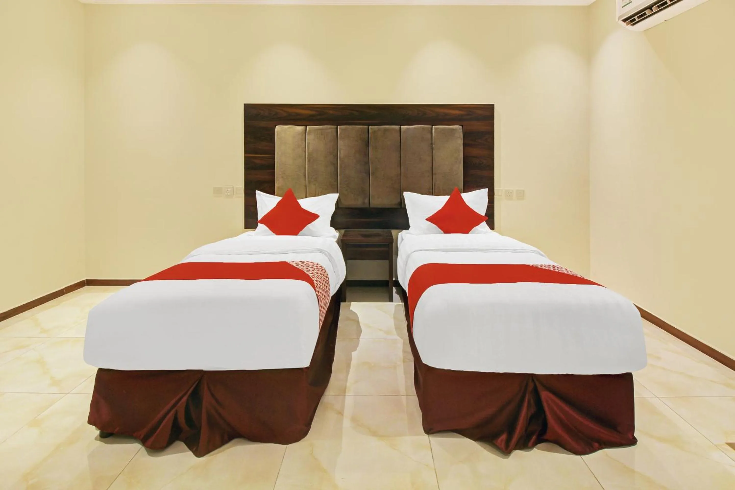 Bedroom, Bed in Al Tamayoz Al Raqi - Hiraa