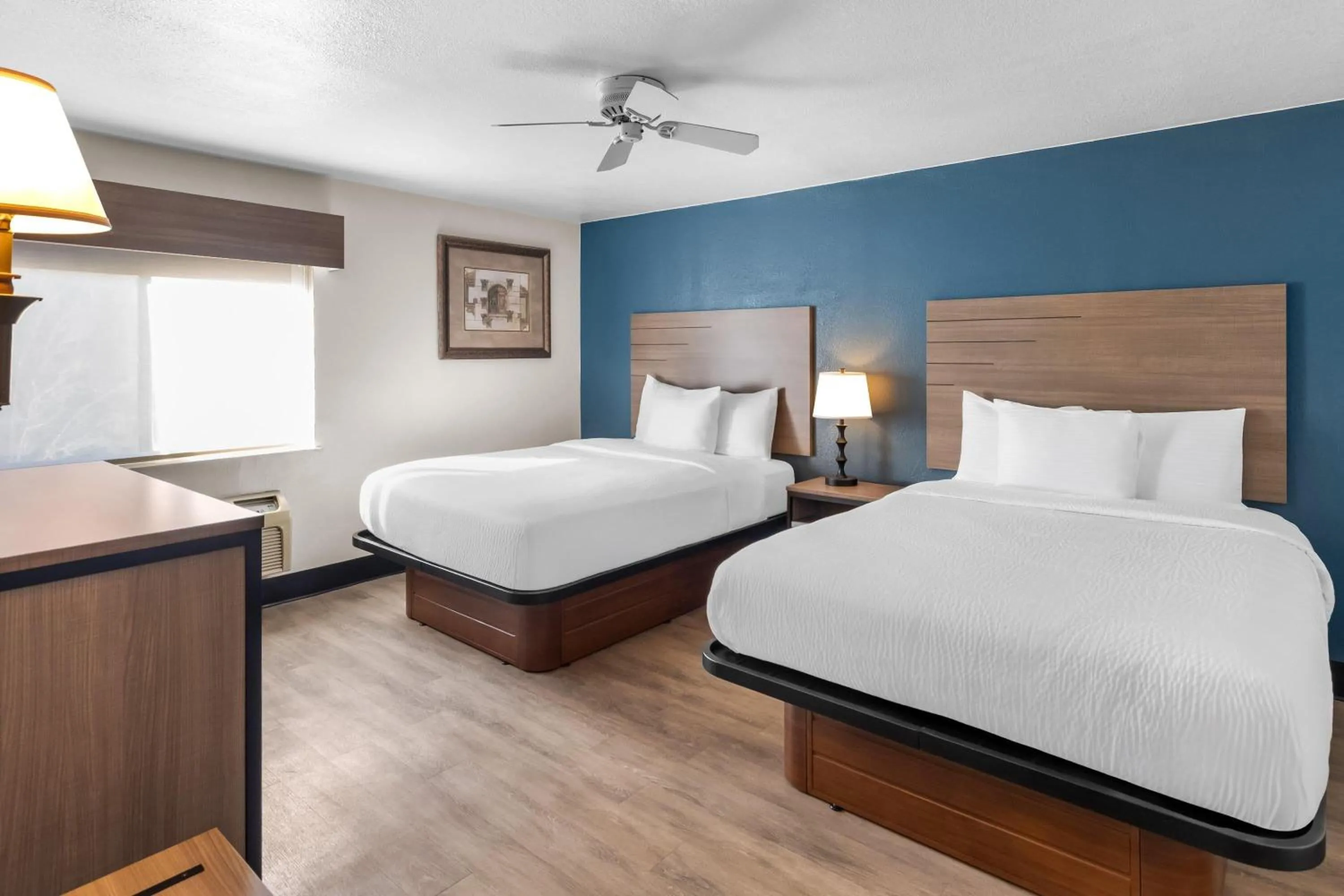 Photo of the whole room, Bed in Baymont by Wyndham Arlington At Six Flags Dr