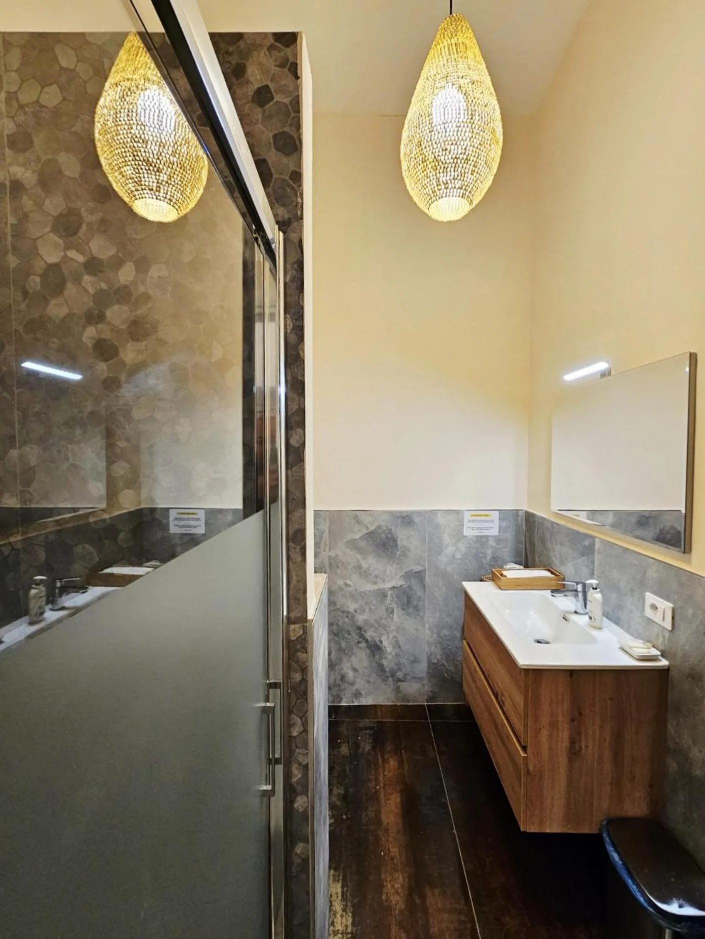 Shower in SPIRIT OF FLORENCE Boutique Rooms