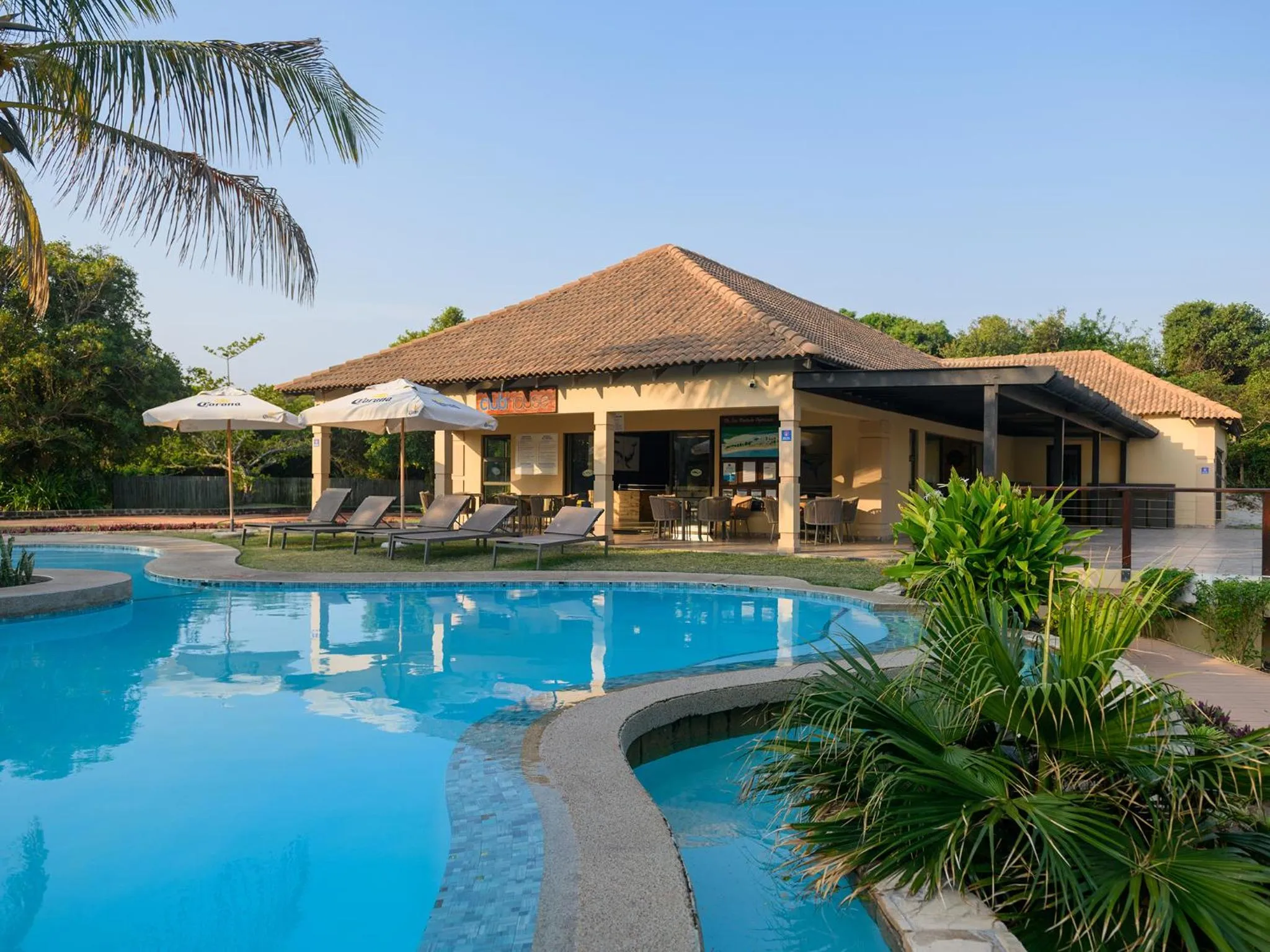 Swimming pool in San Martinho Hotel