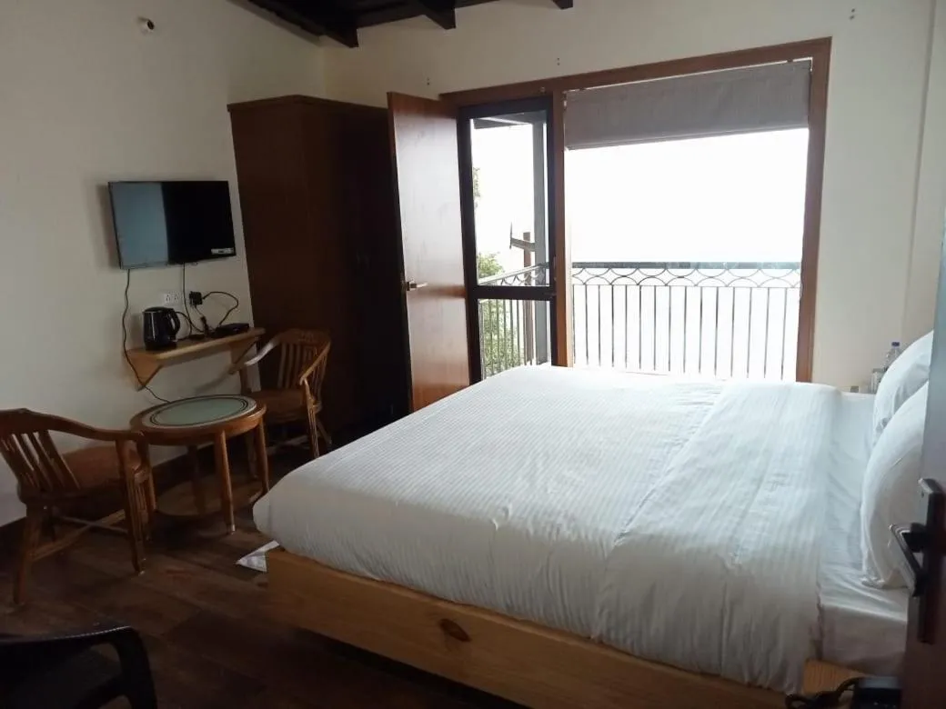 Bed in The Kumaon Retreat