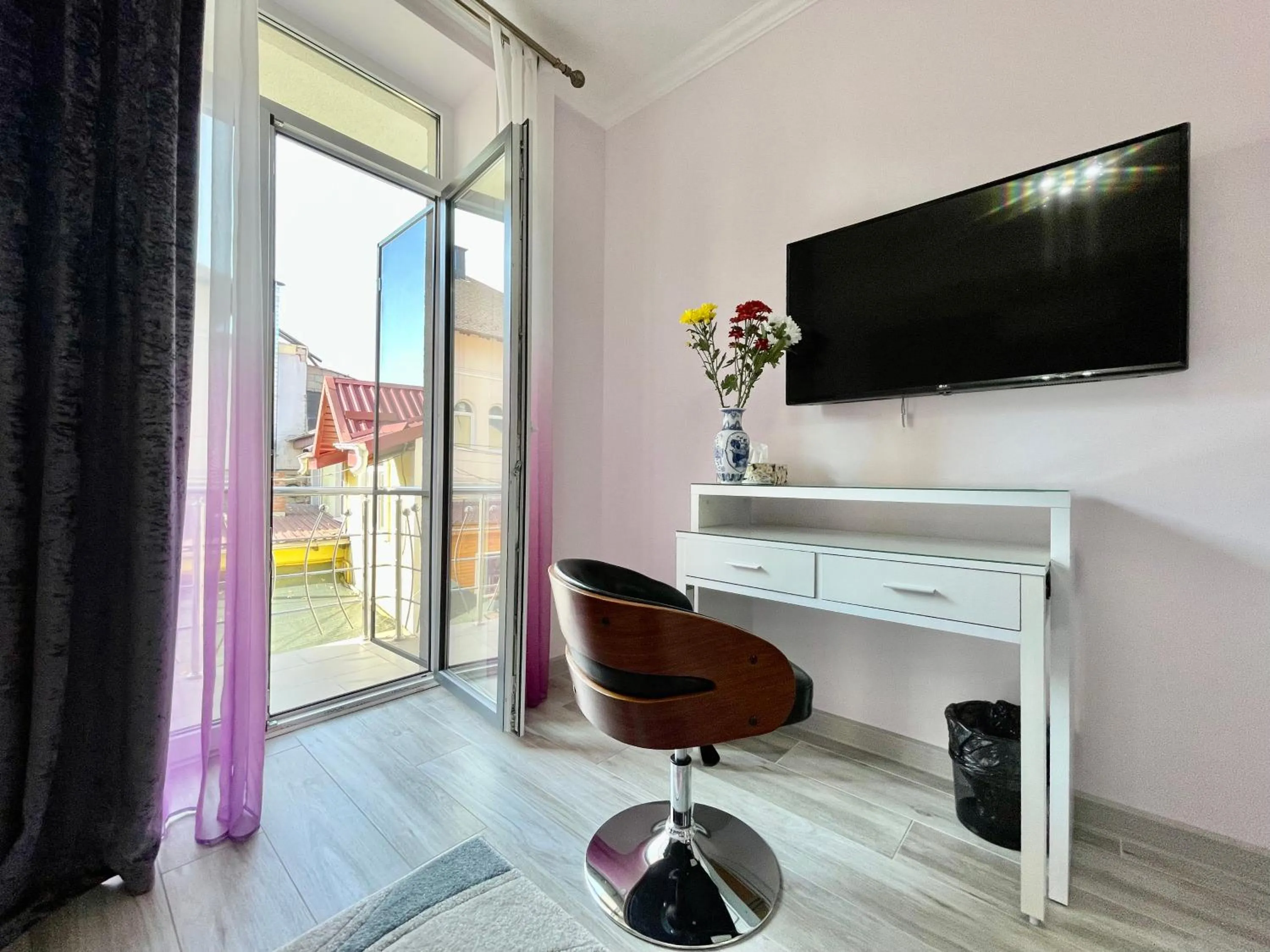 TV and multimedia in Premier City Apart Hotel Chisinau