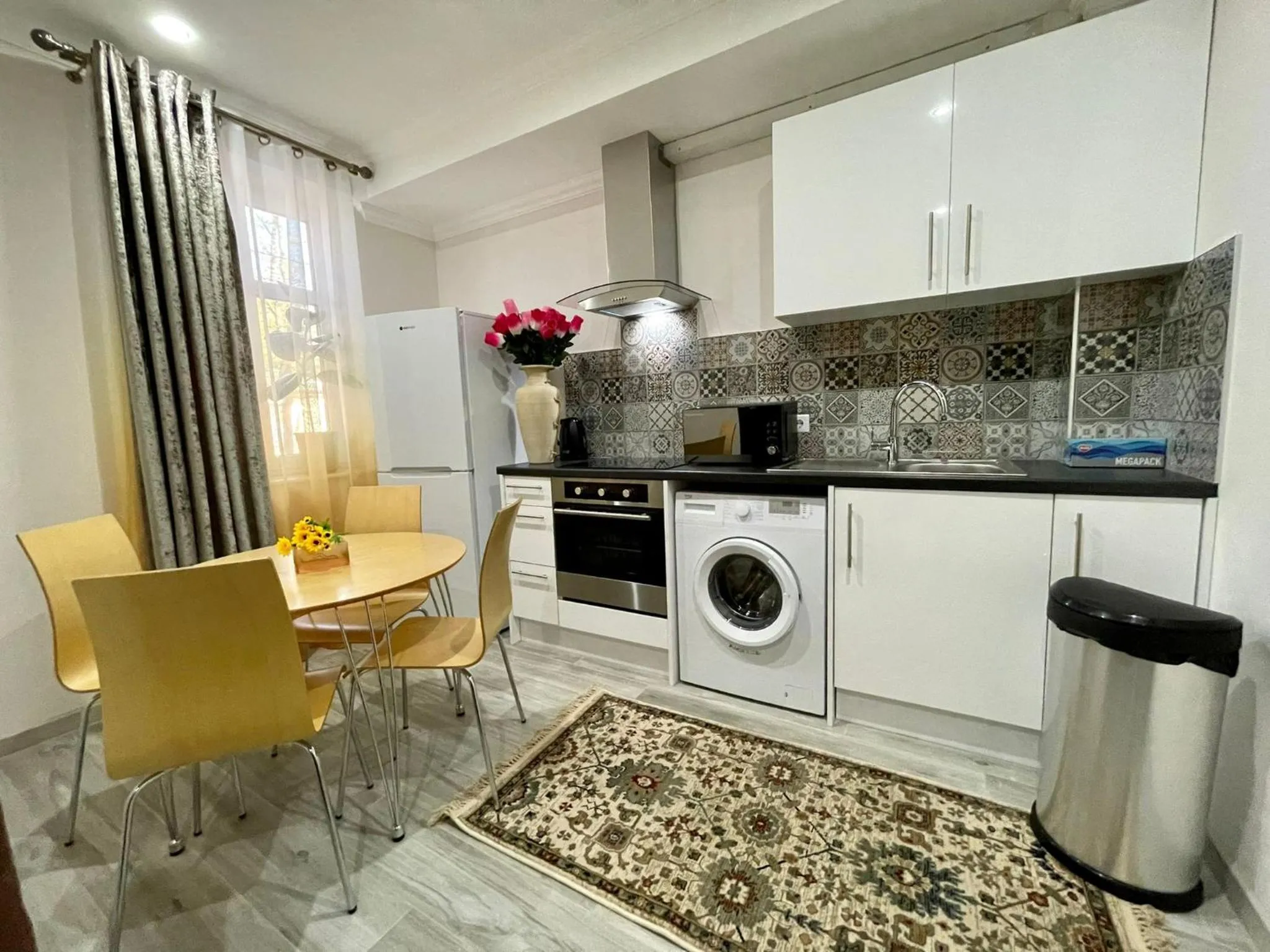 Kitchen or kitchenette in Premier City Apart Hotel Chisinau