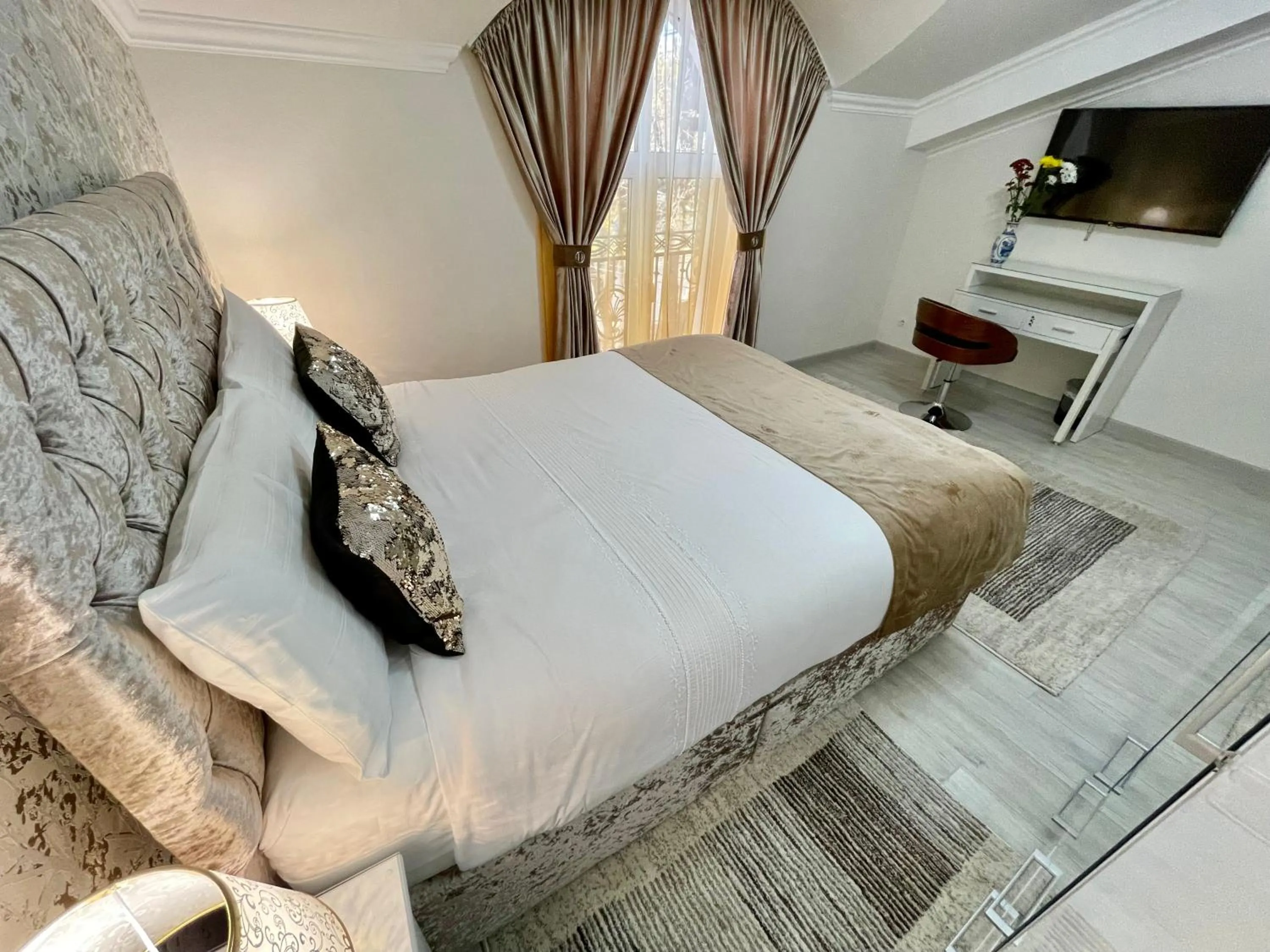 Bed in Premier City Apart Hotel Chisinau