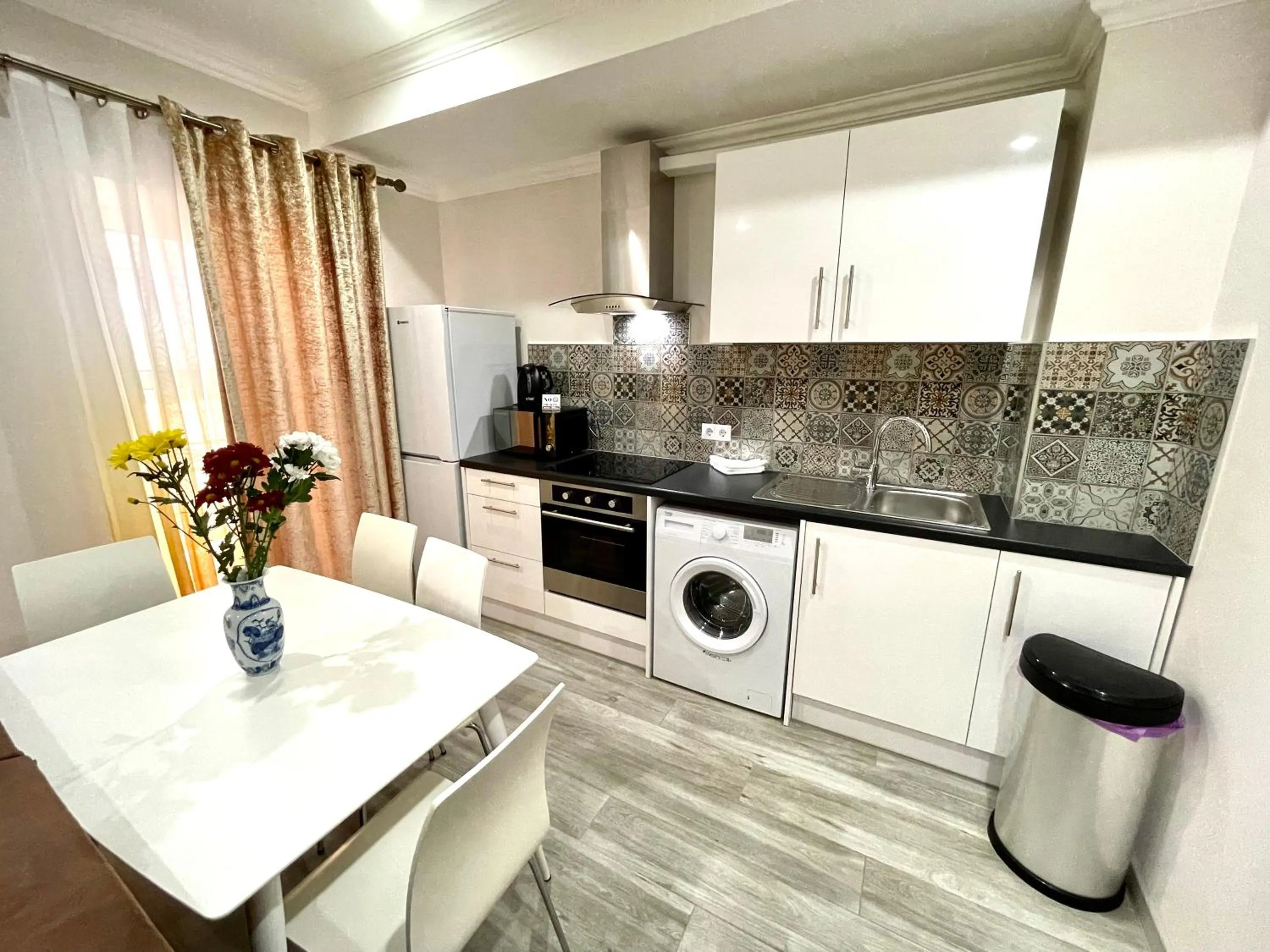 Kitchen or kitchenette in Premier City Apart Hotel Chisinau