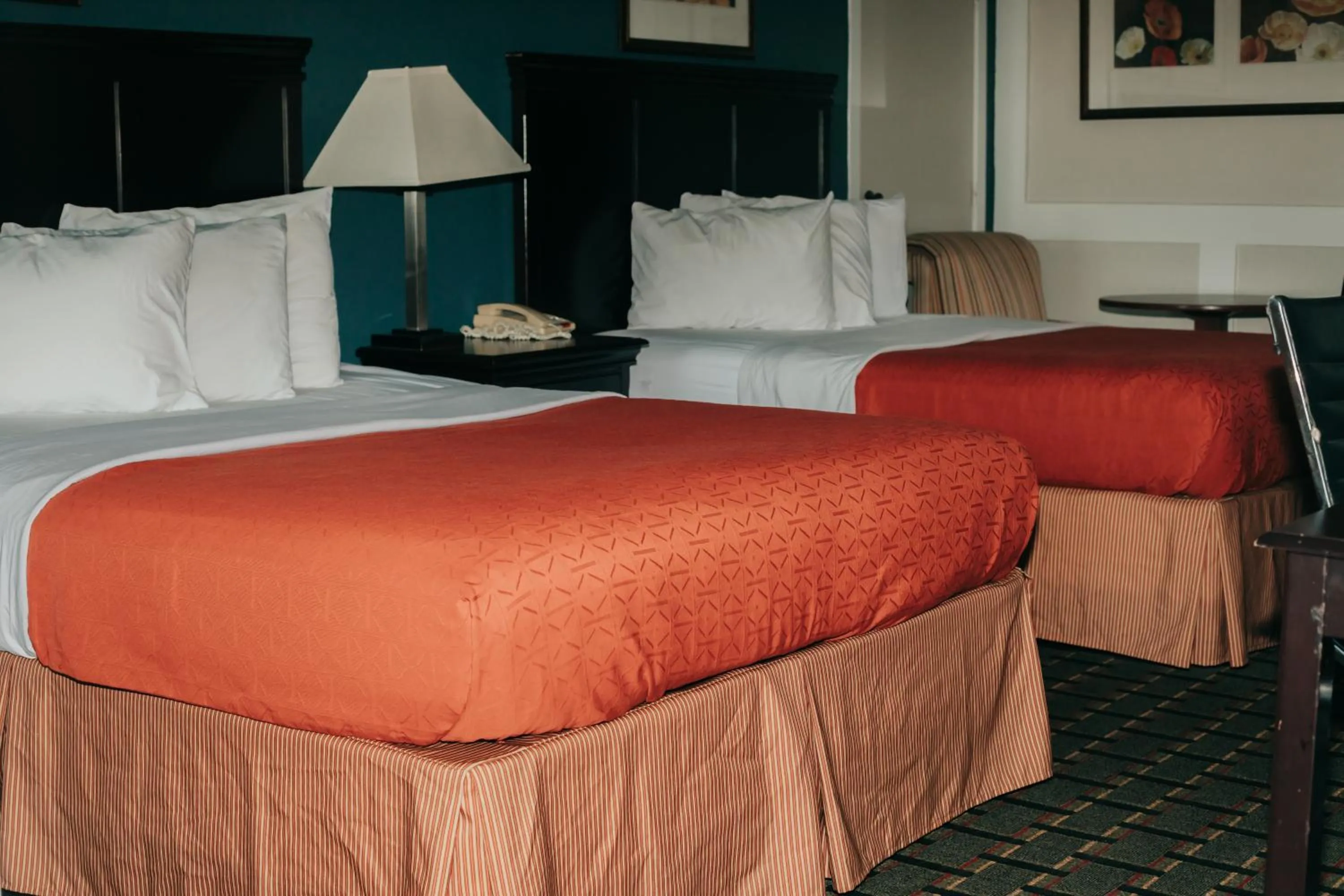 Bed in Victorian Inn & Suites