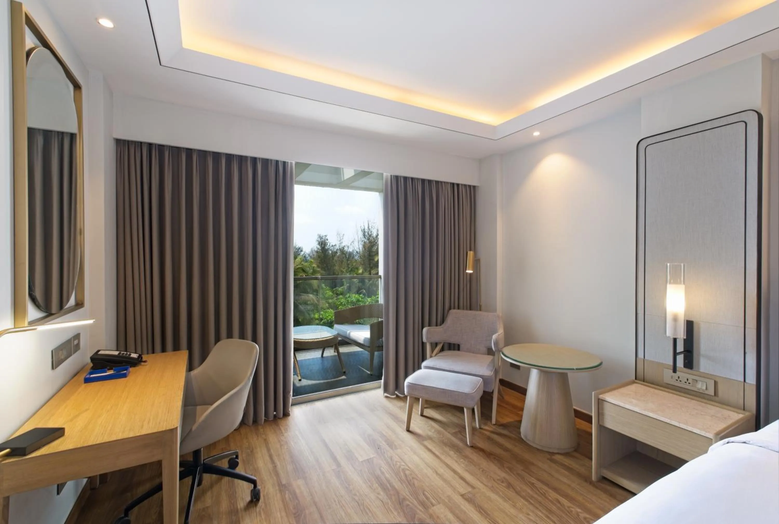 Balcony/Terrace, Bed in Vivanta Goa, Miramar