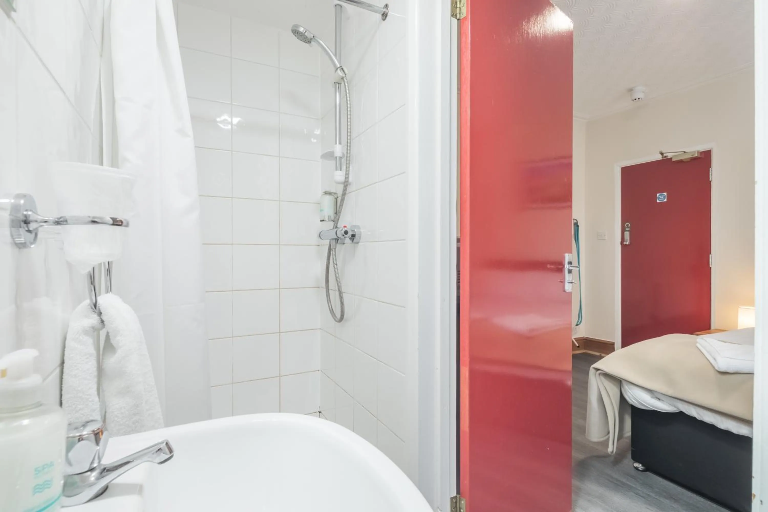 Bathroom in Rasa Sayang House - Self-check-in guesthouse