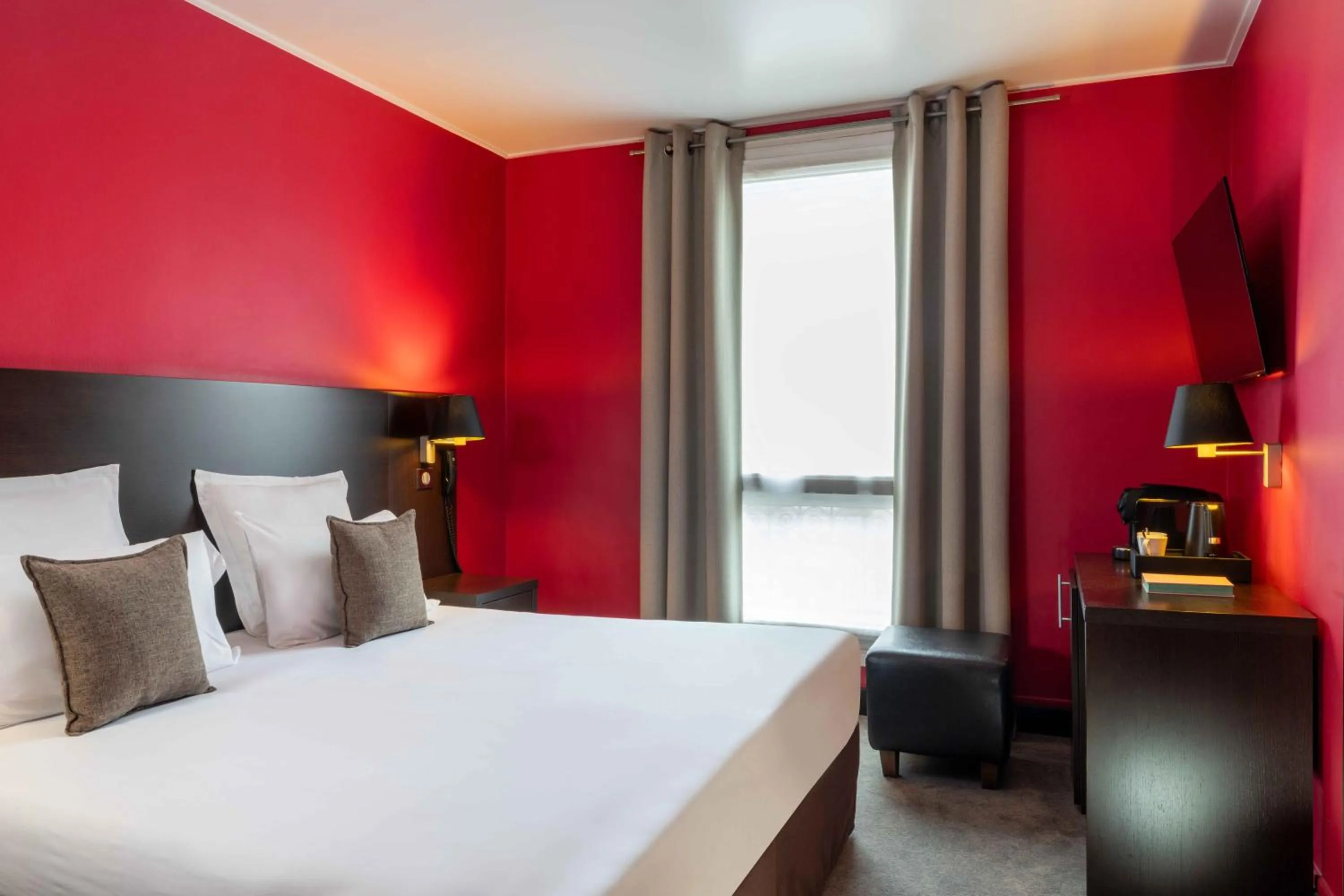 Bedroom, Bed in Hôtel Sophie Germain