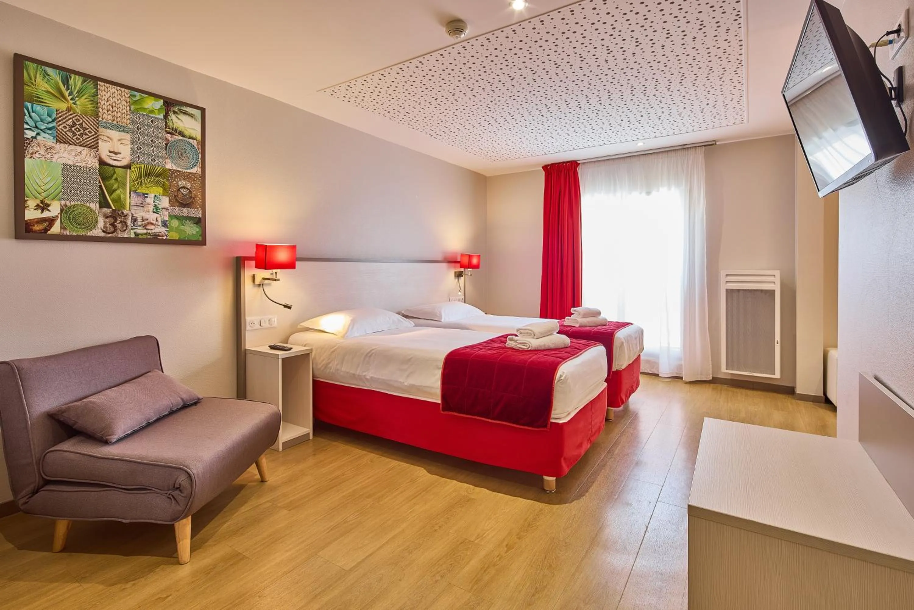 Bedroom, Bed in Hôtel Saint Laurent