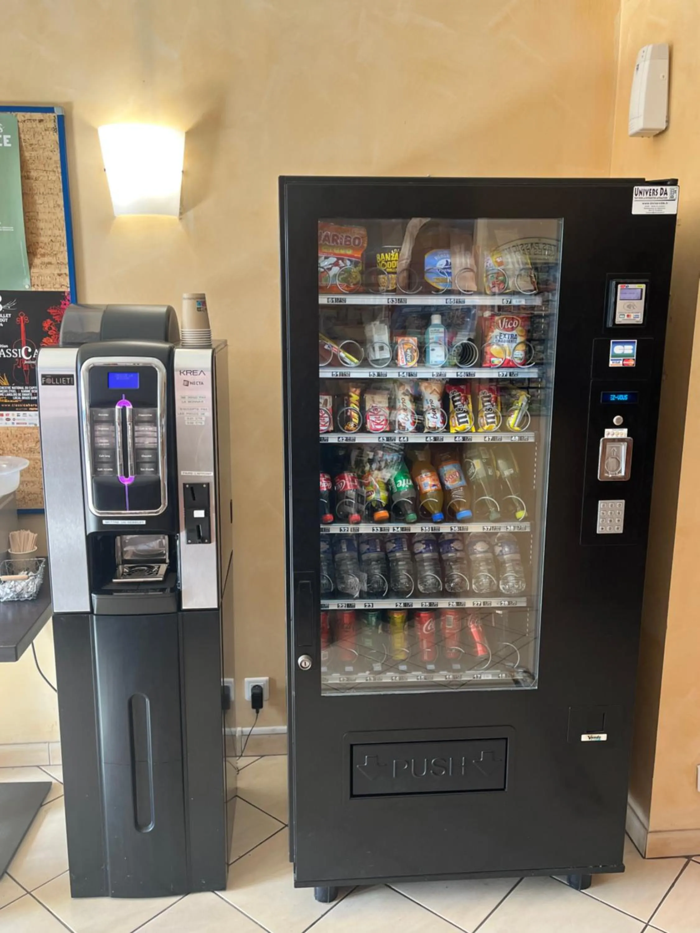 vending machine in BRIT HOTEL Essentiel CAHORS Nord