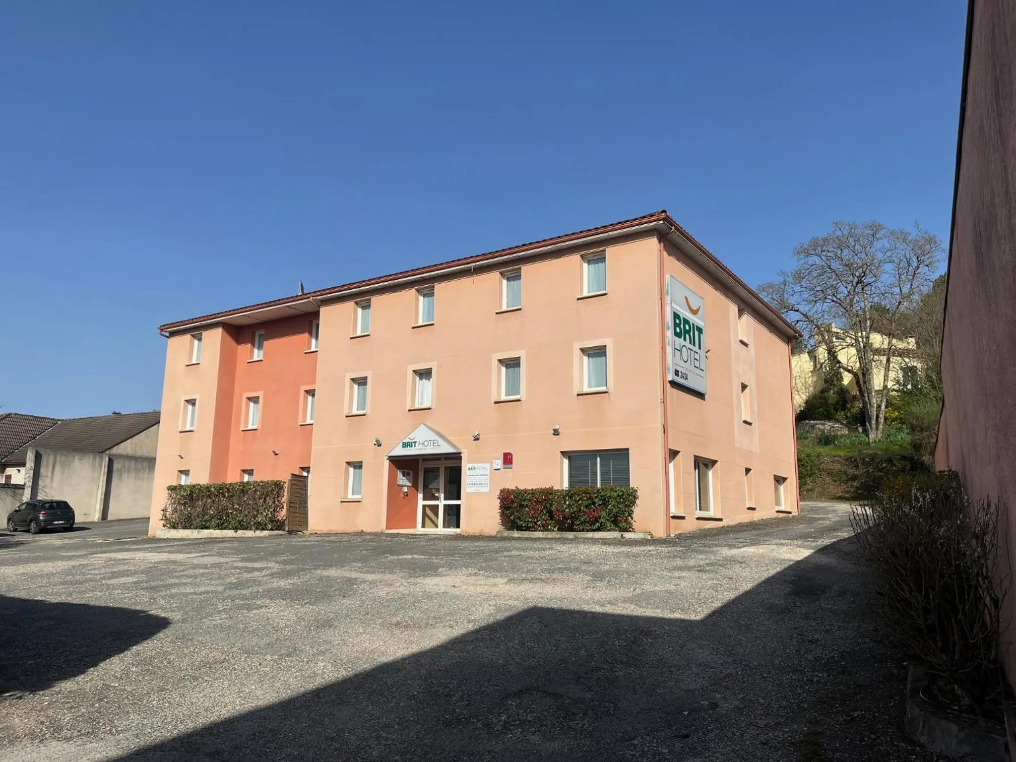 Property building in BRIT HOTEL Essentiel CAHORS Nord