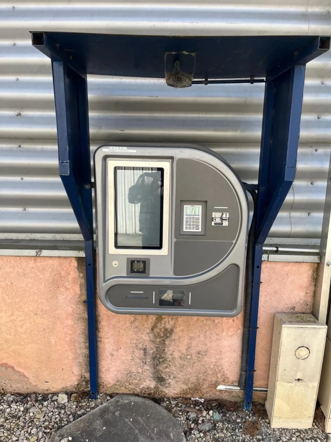 vending machine in BRIT HOTEL Essentiel CAHORS Nord