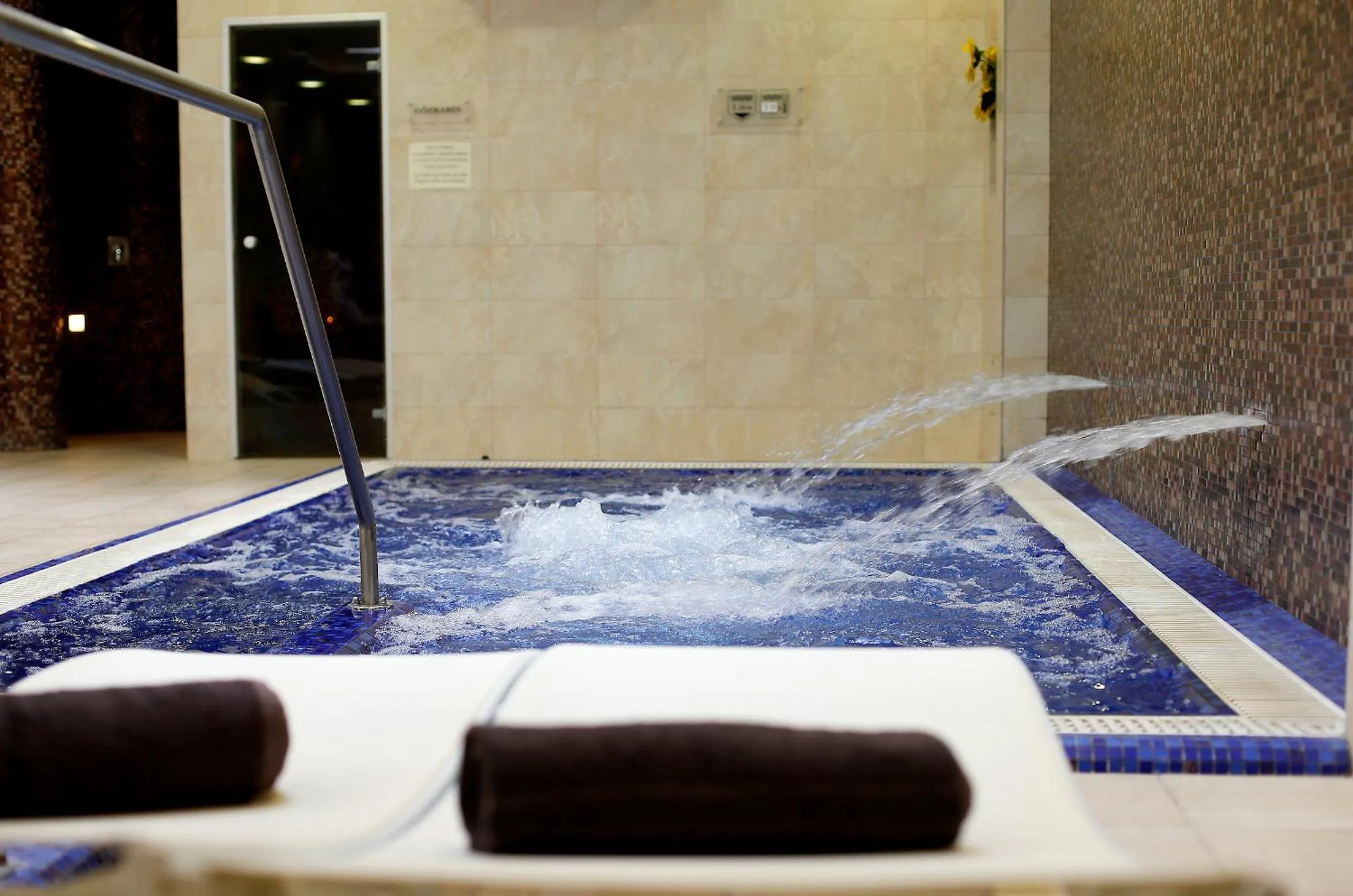 Hot Tub in Hotel Ködmön