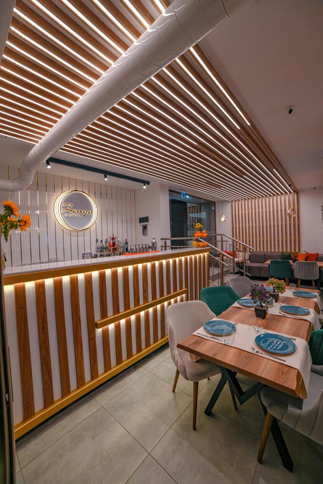 Restaurant/places to eat in Hotel Zonya