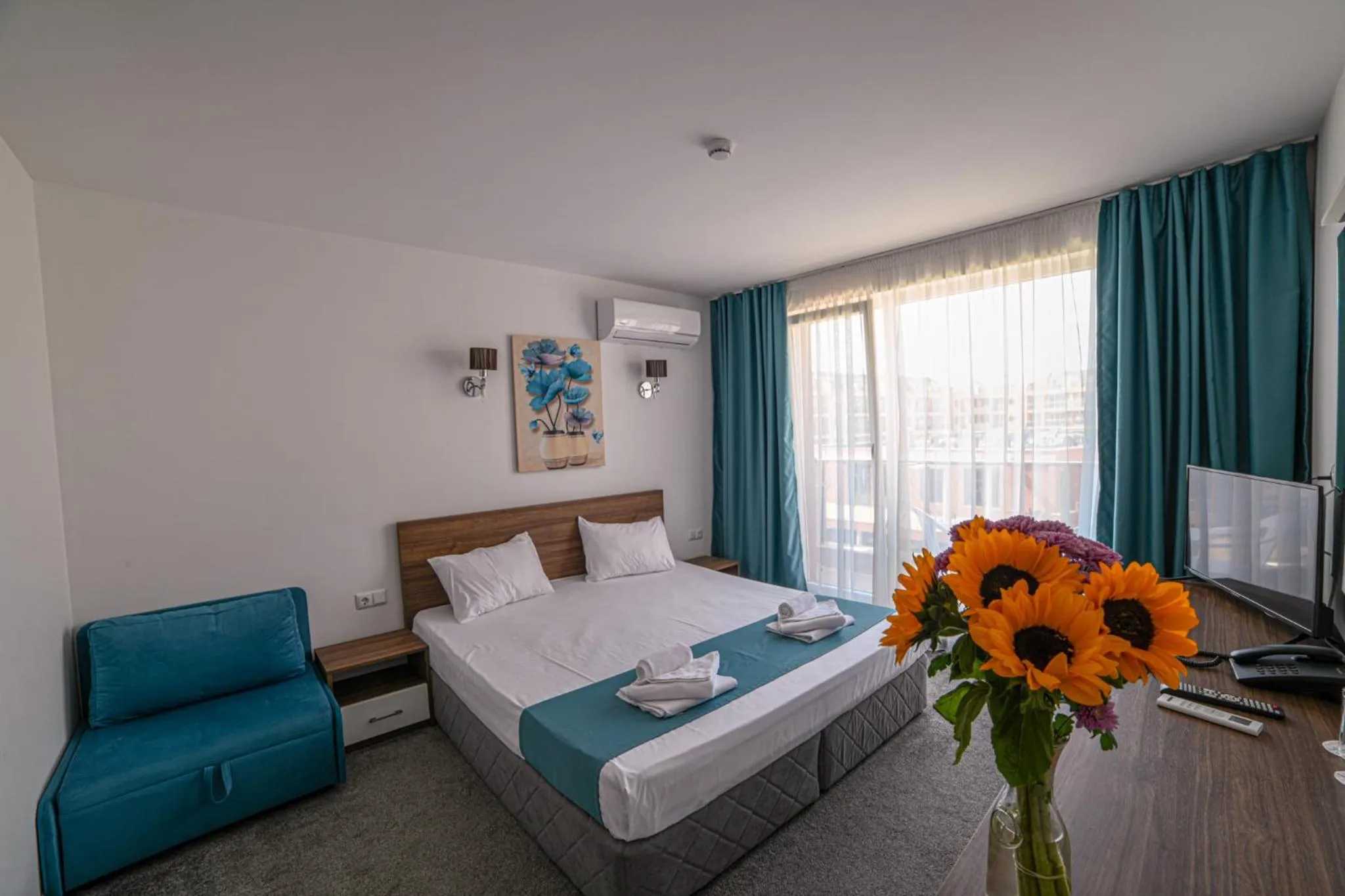 Property building in Hotel Zonya