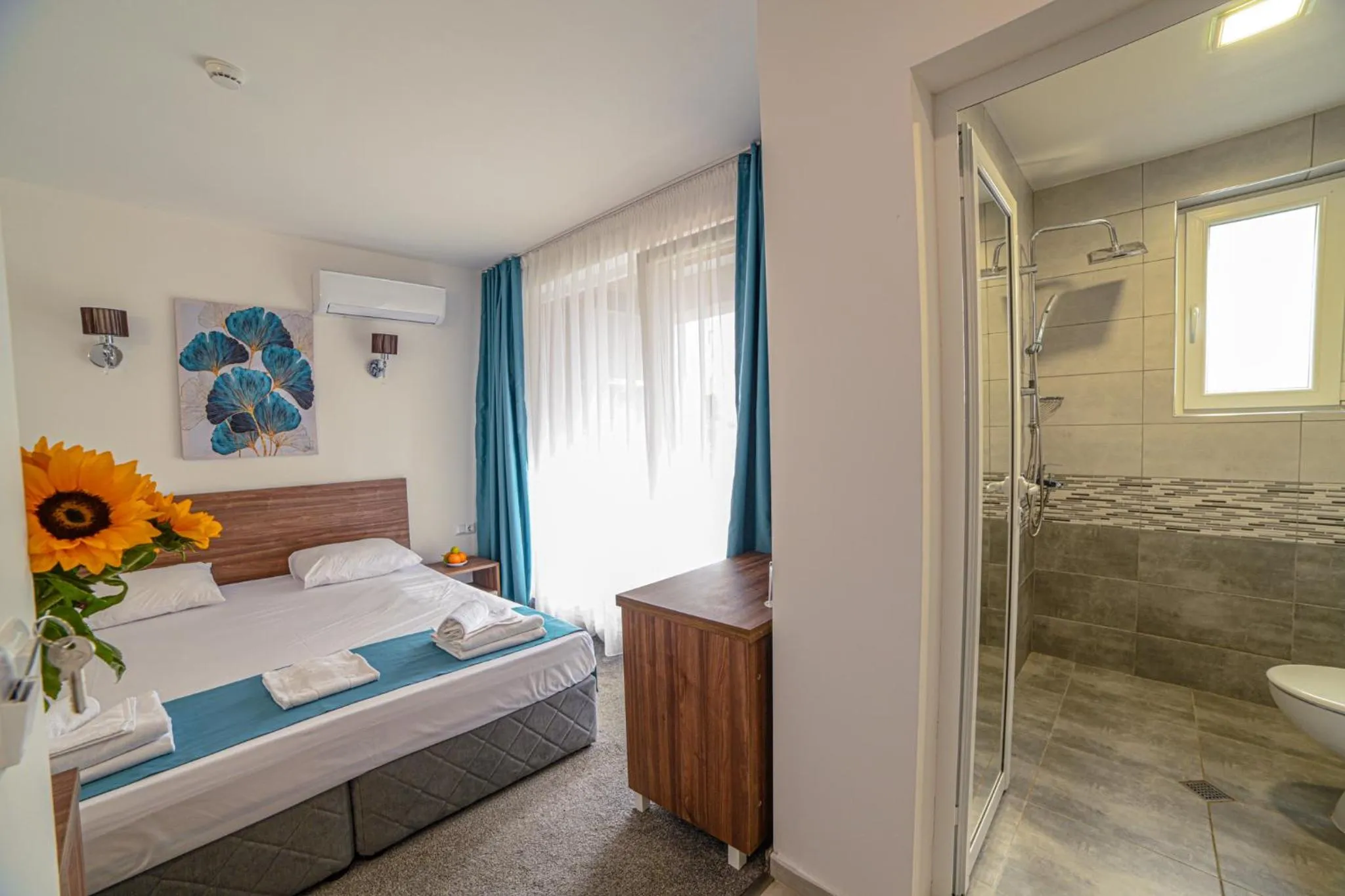 Shower in Hotel Zonya