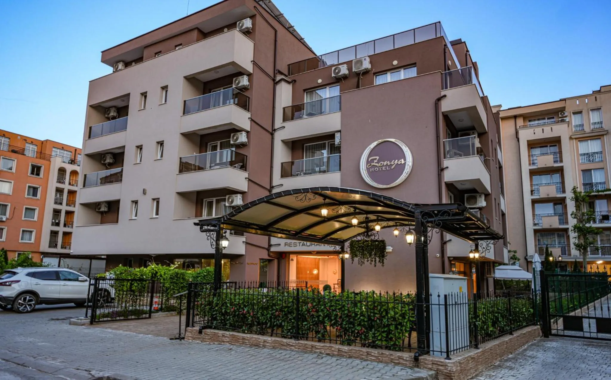 Property building in Hotel Zonya