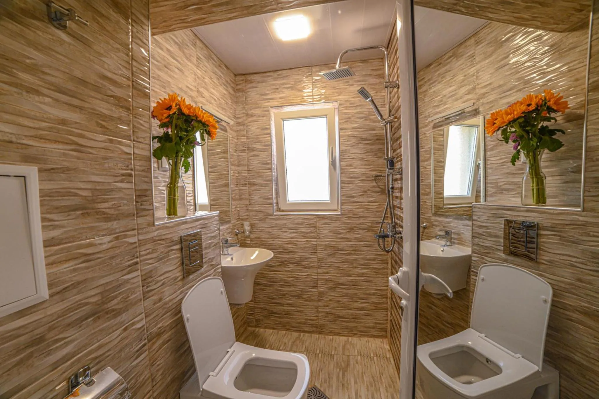 Shower in Hotel Zonya