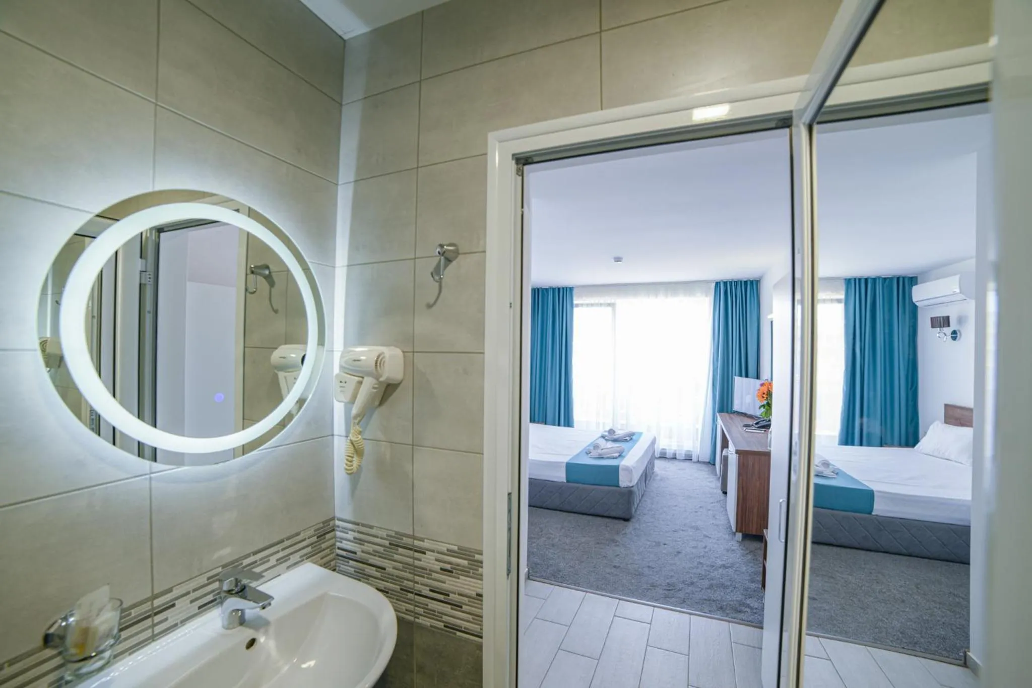 Property building in Hotel Zonya