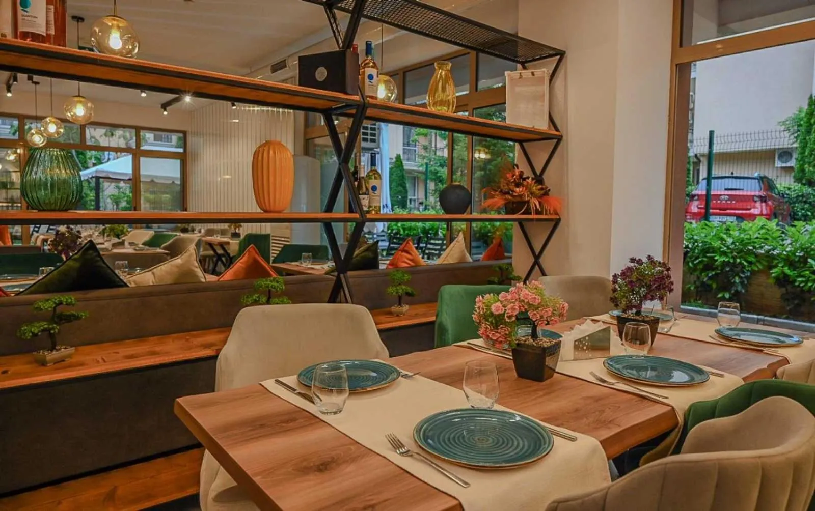 Restaurant/places to eat in Hotel Zonya