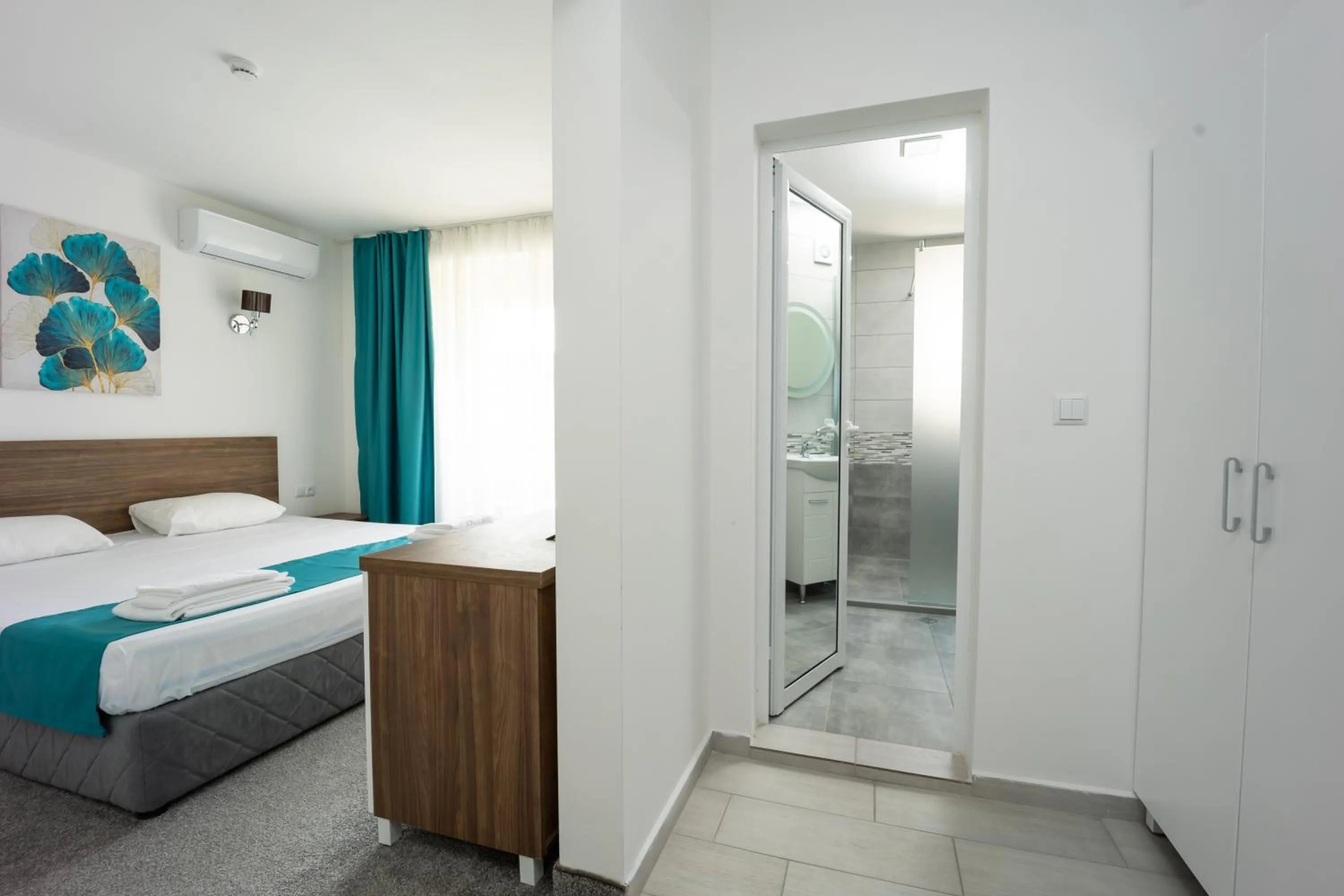 Photo of the whole room in Hotel Zonya