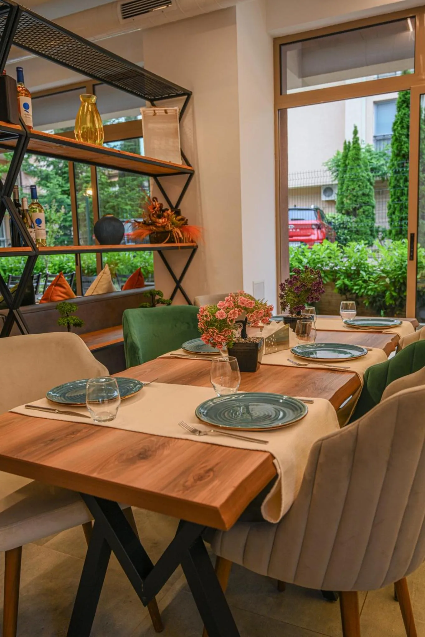 Restaurant/places to eat in Hotel Zonya