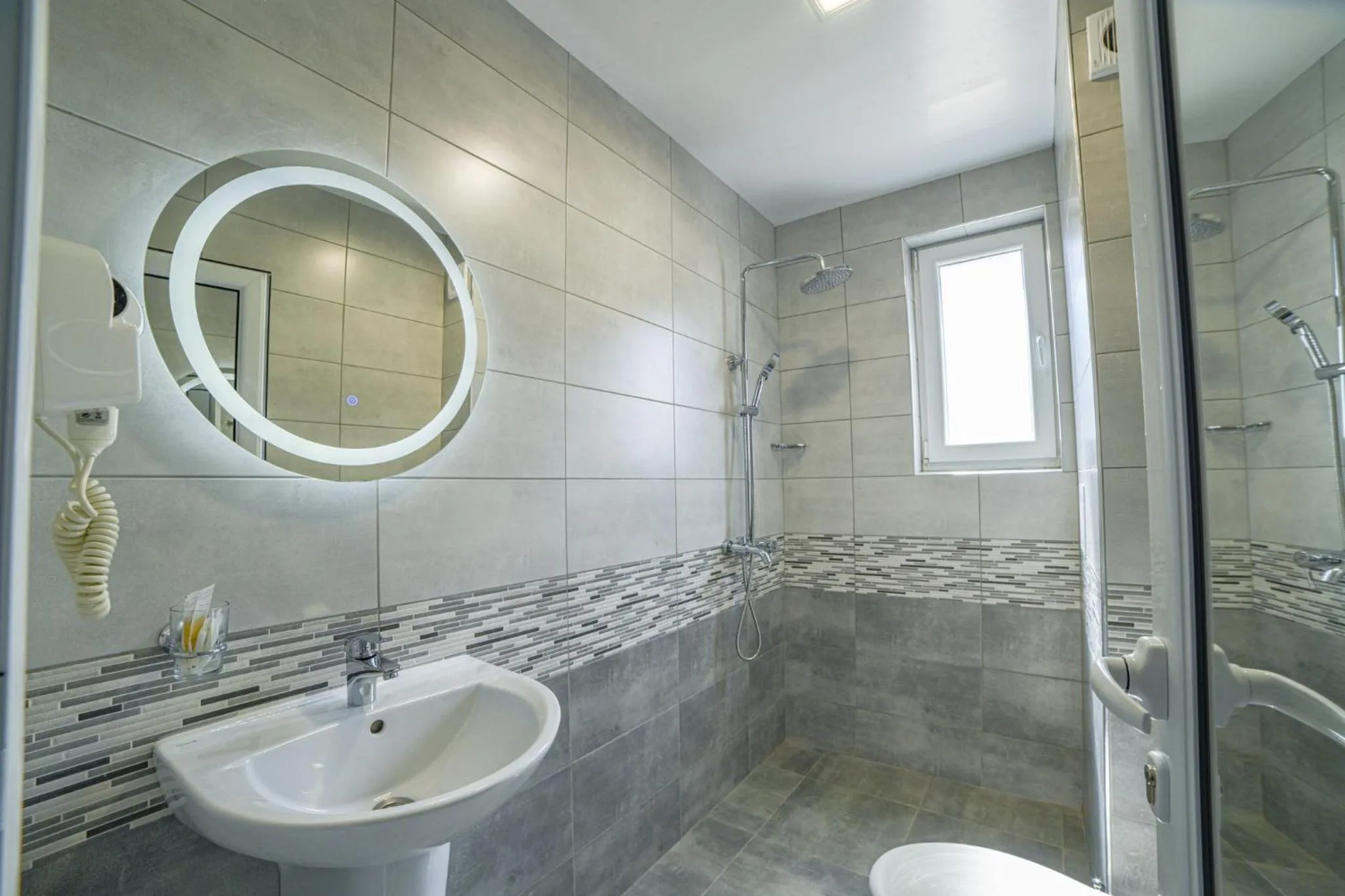 Shower in Hotel Zonya