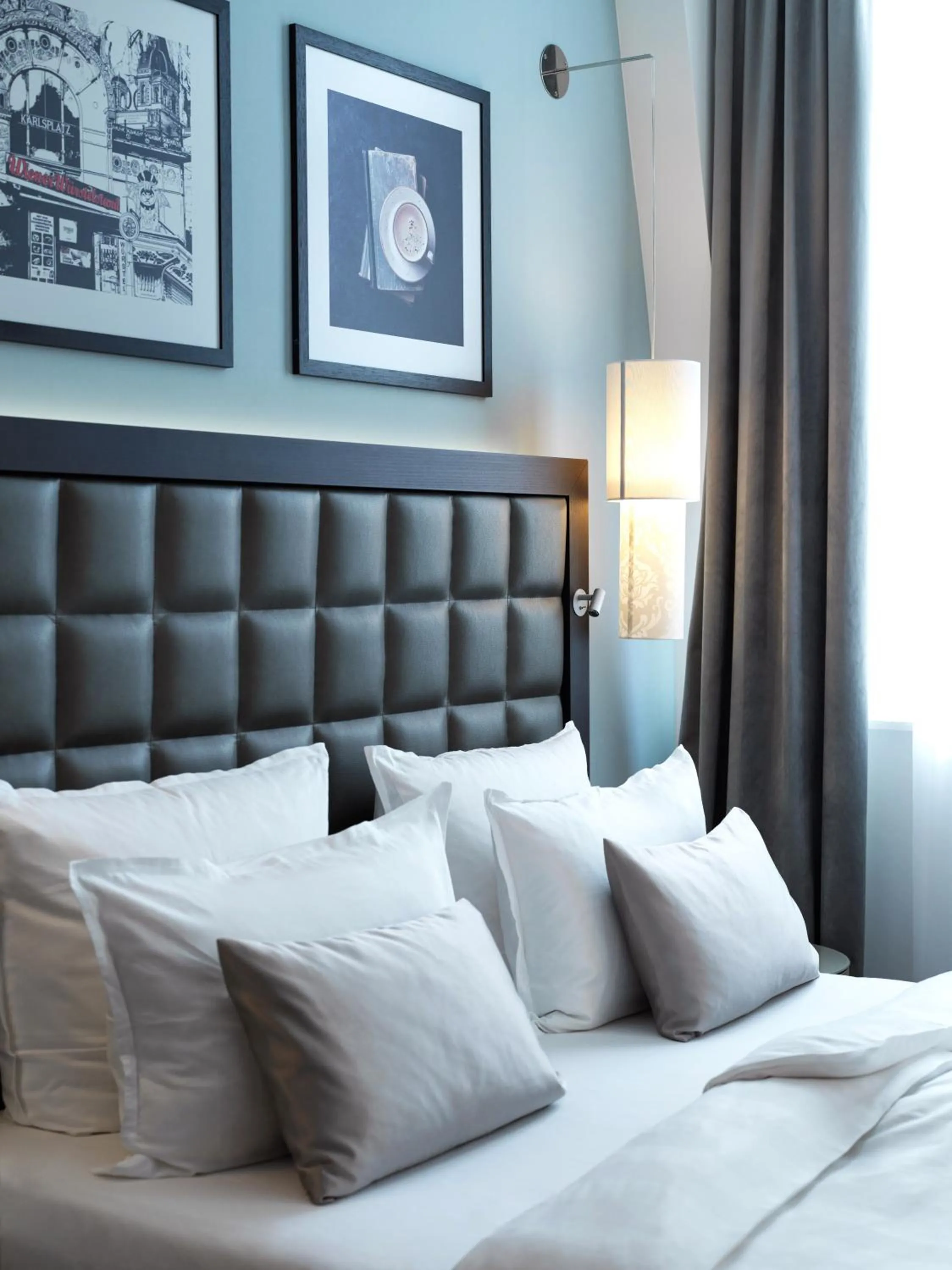 Bed in Steigenberger Hotel Herrenhof