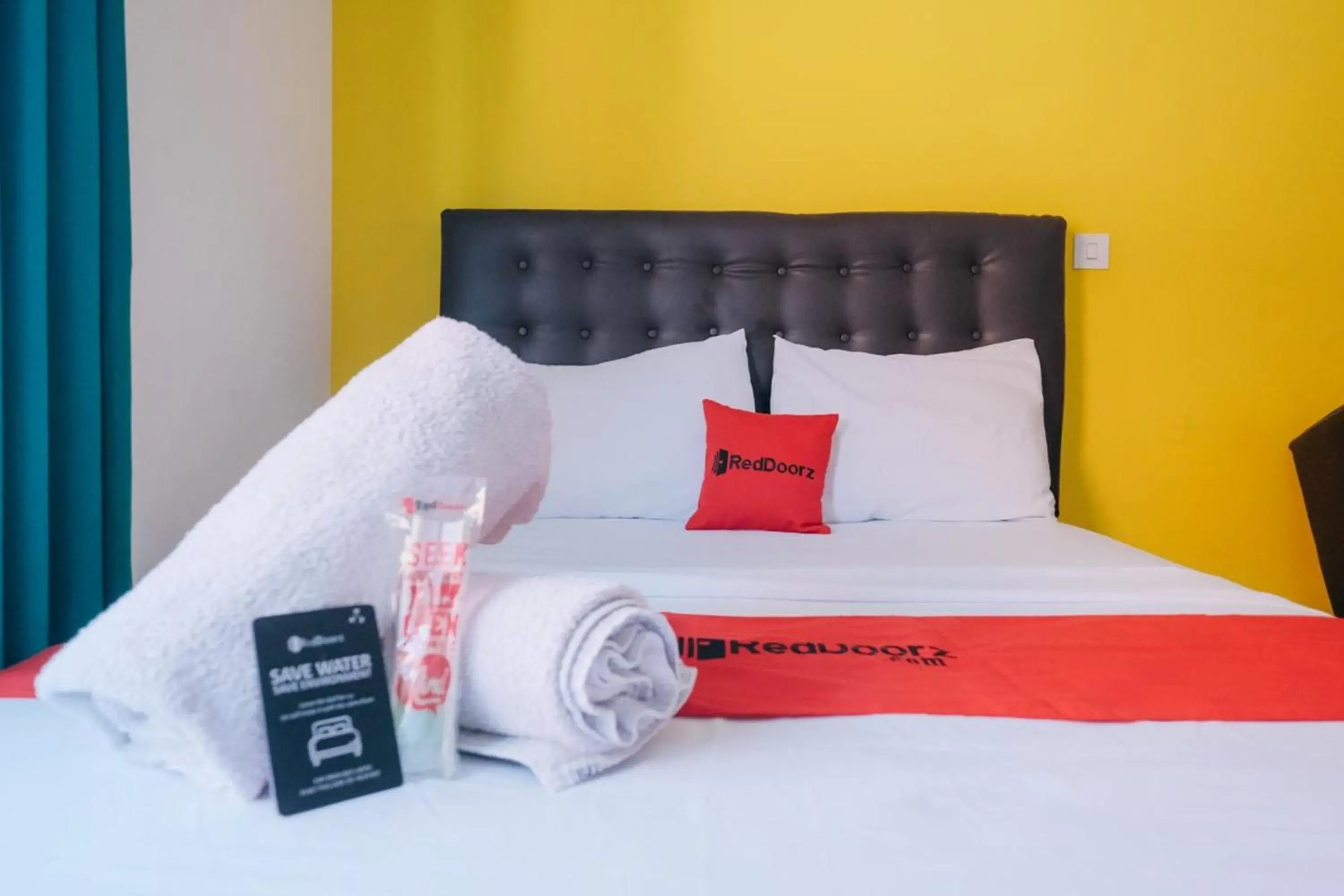 Standard Queen Room in RedDoorz at Kawaii Apartment Jimbaran Standard Queen Room in RedDoorz at Kawaii Apartment Jimbaran