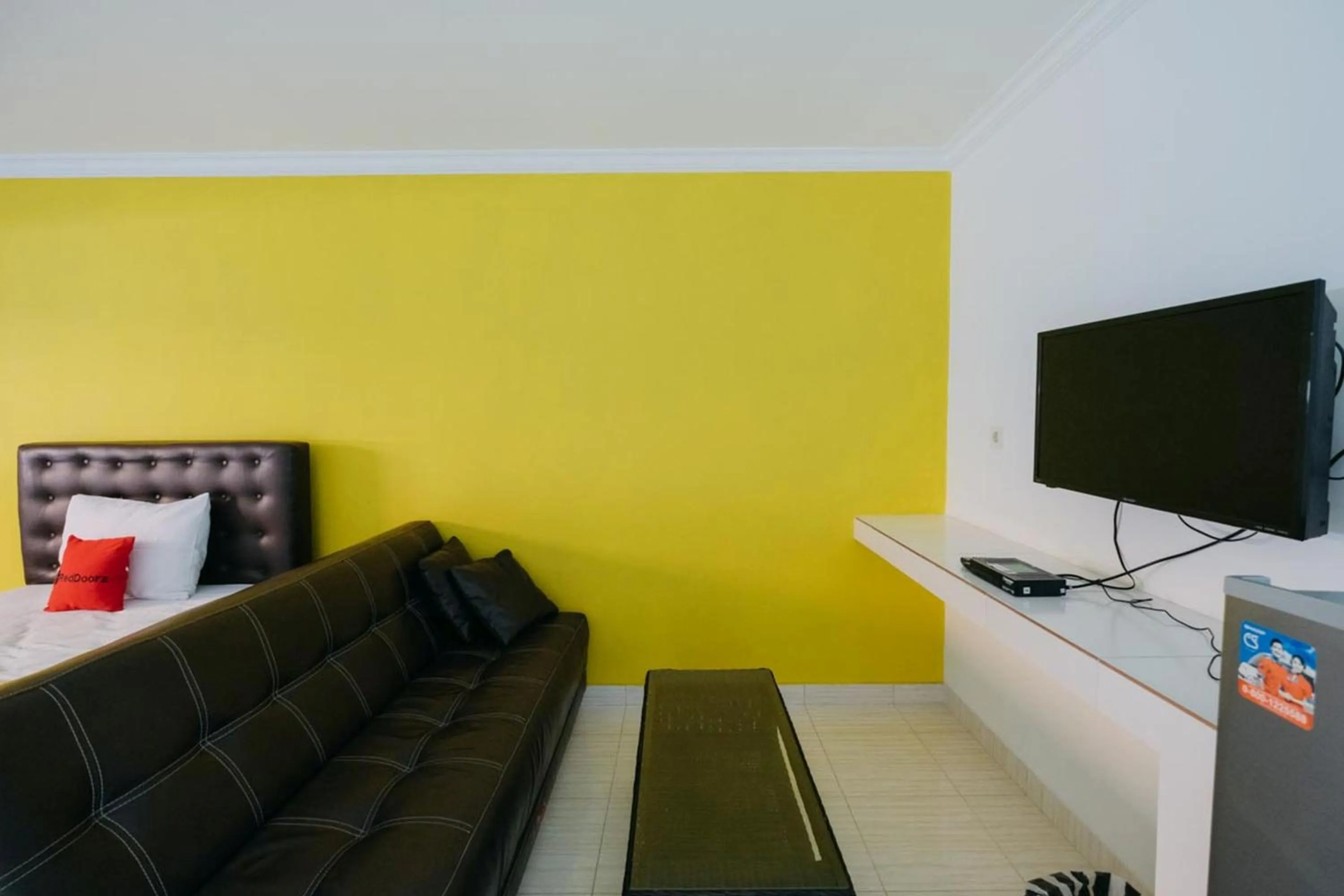 TV and multimedia in RedDoorz at Kawaii Apartment Jimbaran