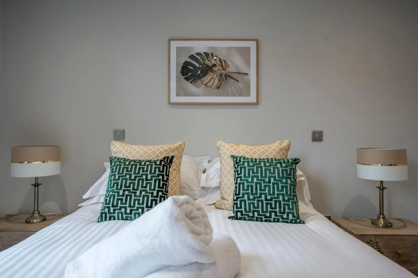 Bedroom, Bed in The Quadrant - The Palm Suite