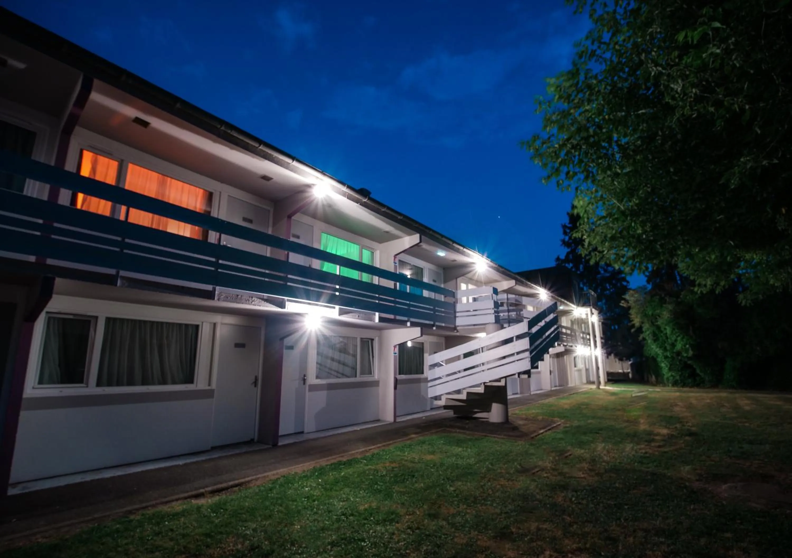 Property building in Hôtel Inn Design Resto Novo Sablé