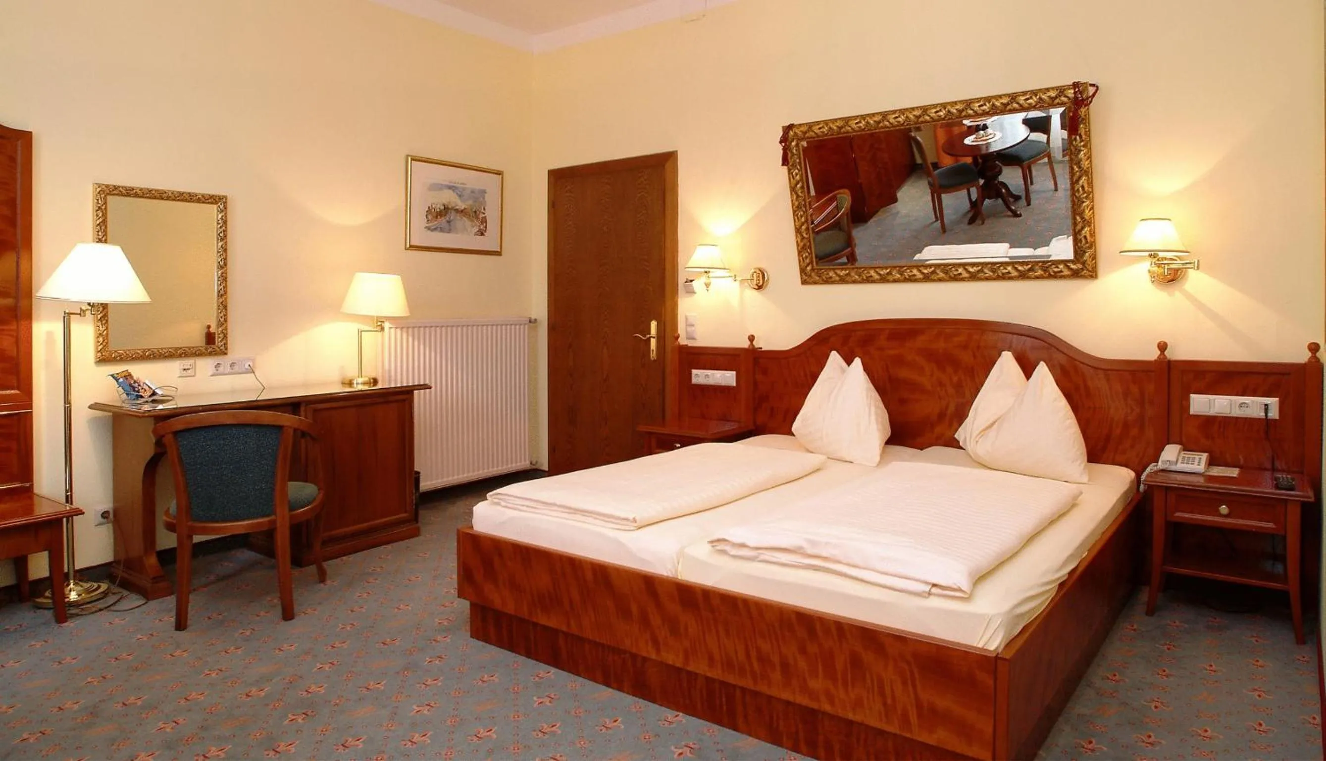 Bedroom, Bed in Altstadt Hotel Mosser