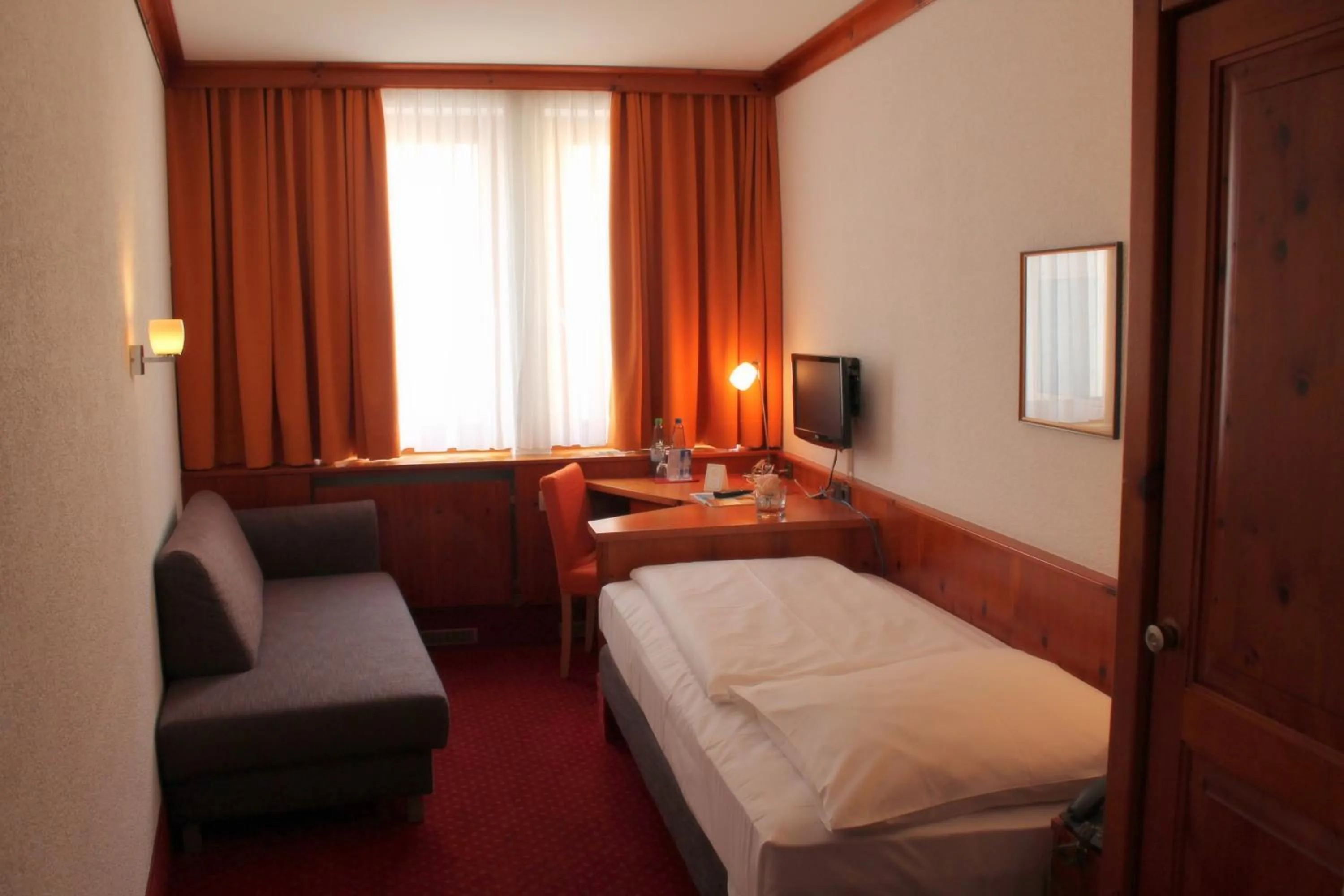 Bedroom, Bed in Steichele Hotel & Weinrestaurant