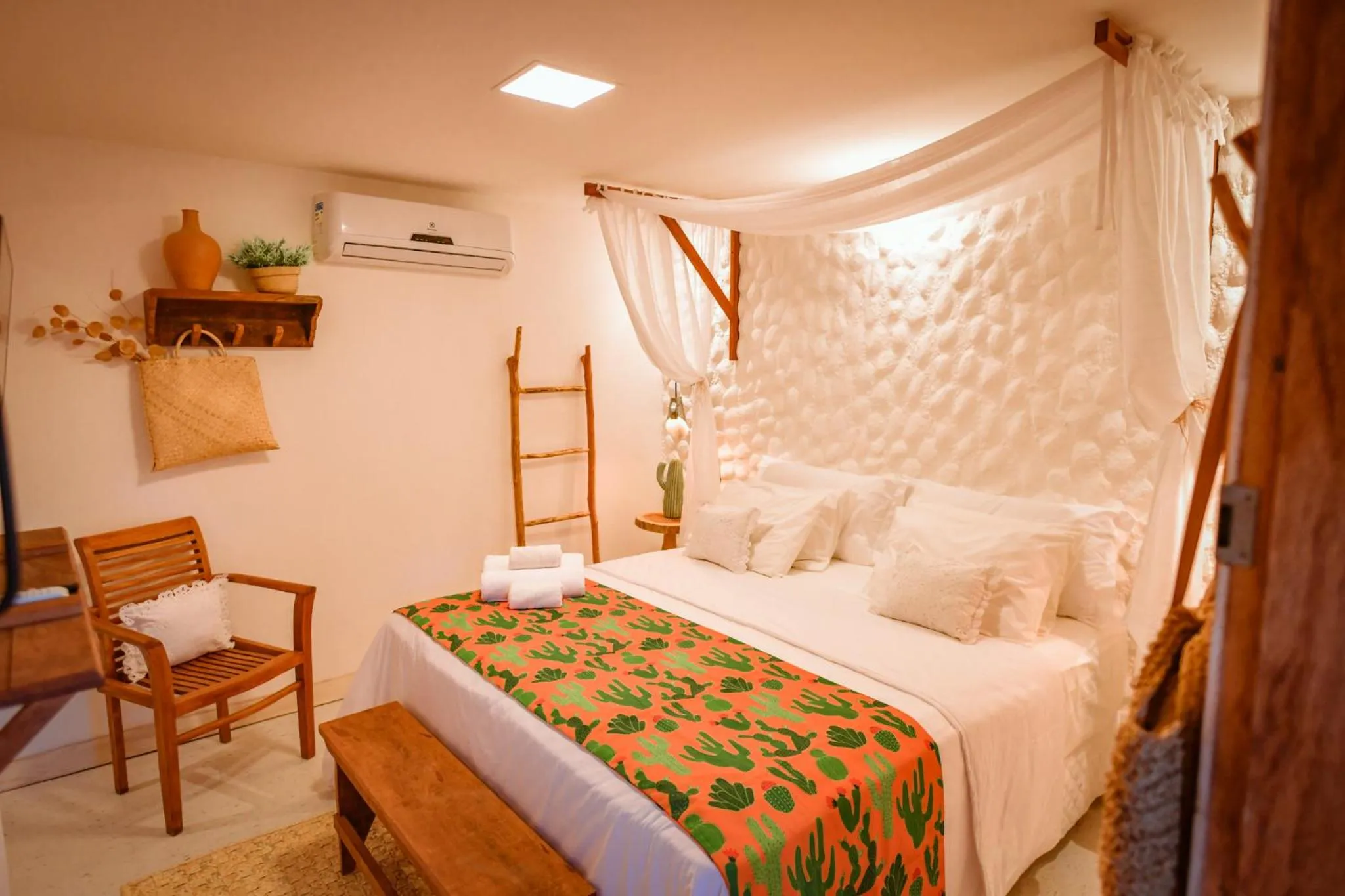 Decorative detail, Bed in EcoCharme Pousada Netuno