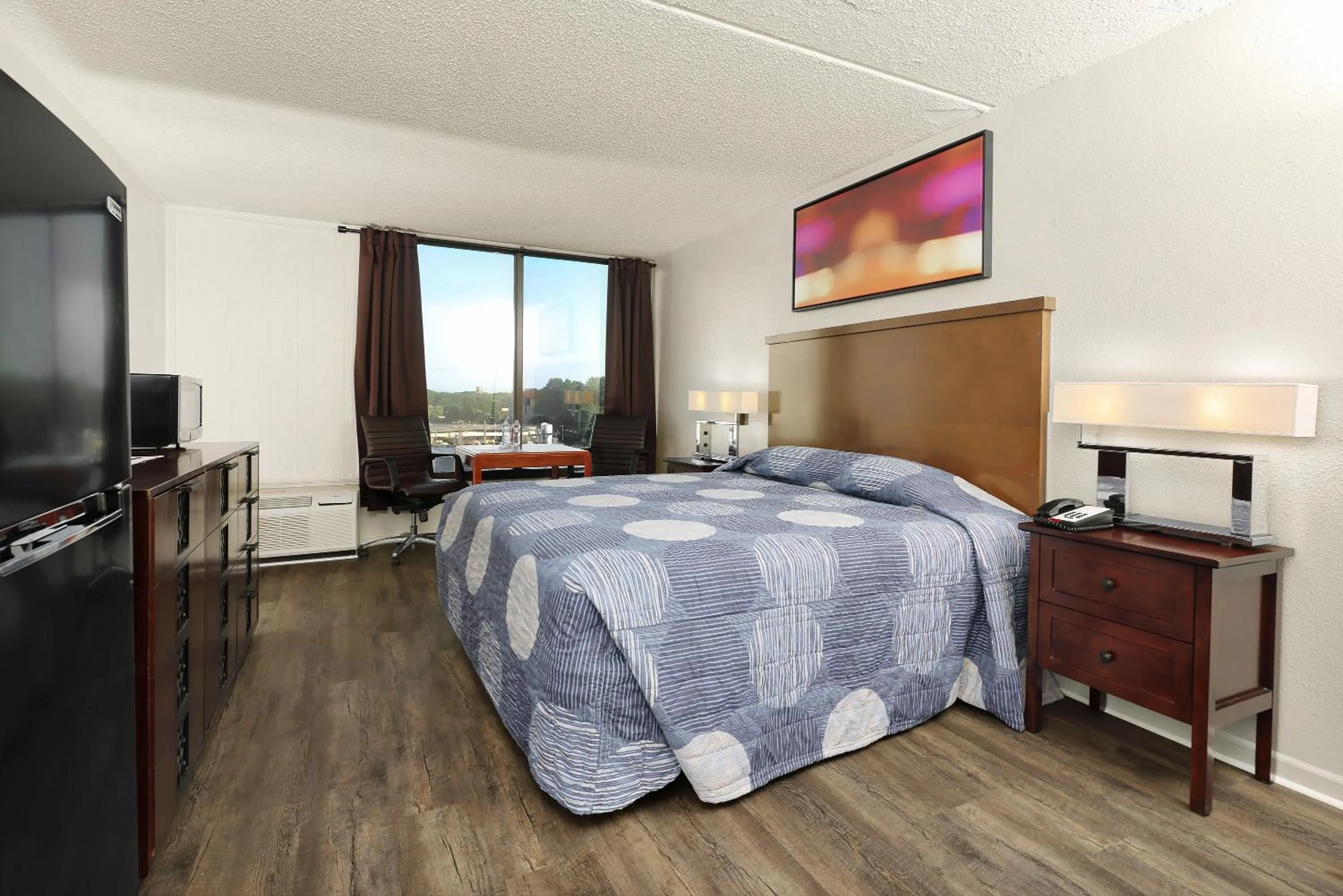 Bedroom, Bed in USA Economy Lodge