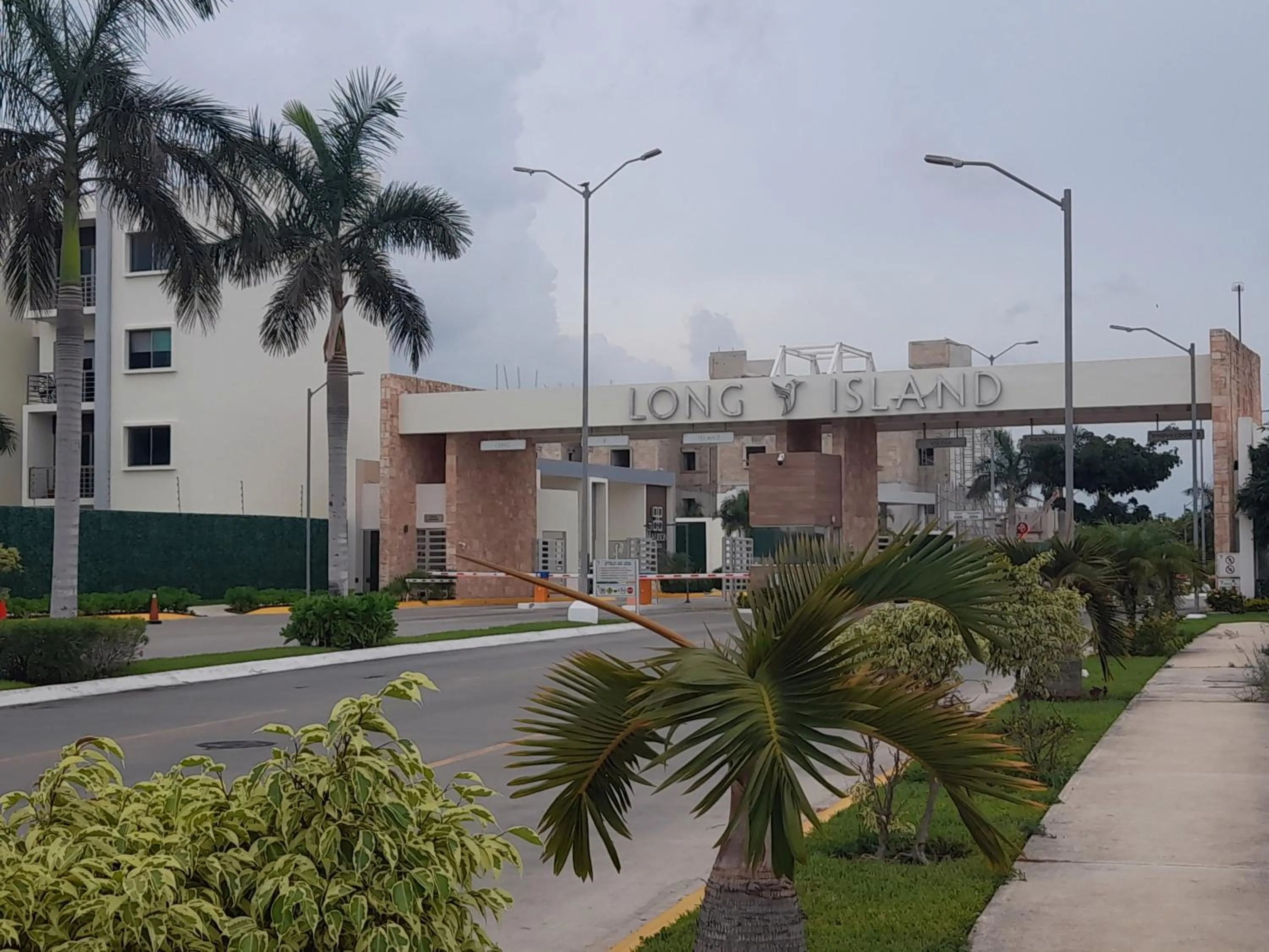 Property building in Gorgeous Apartment HOEStel Long Island!