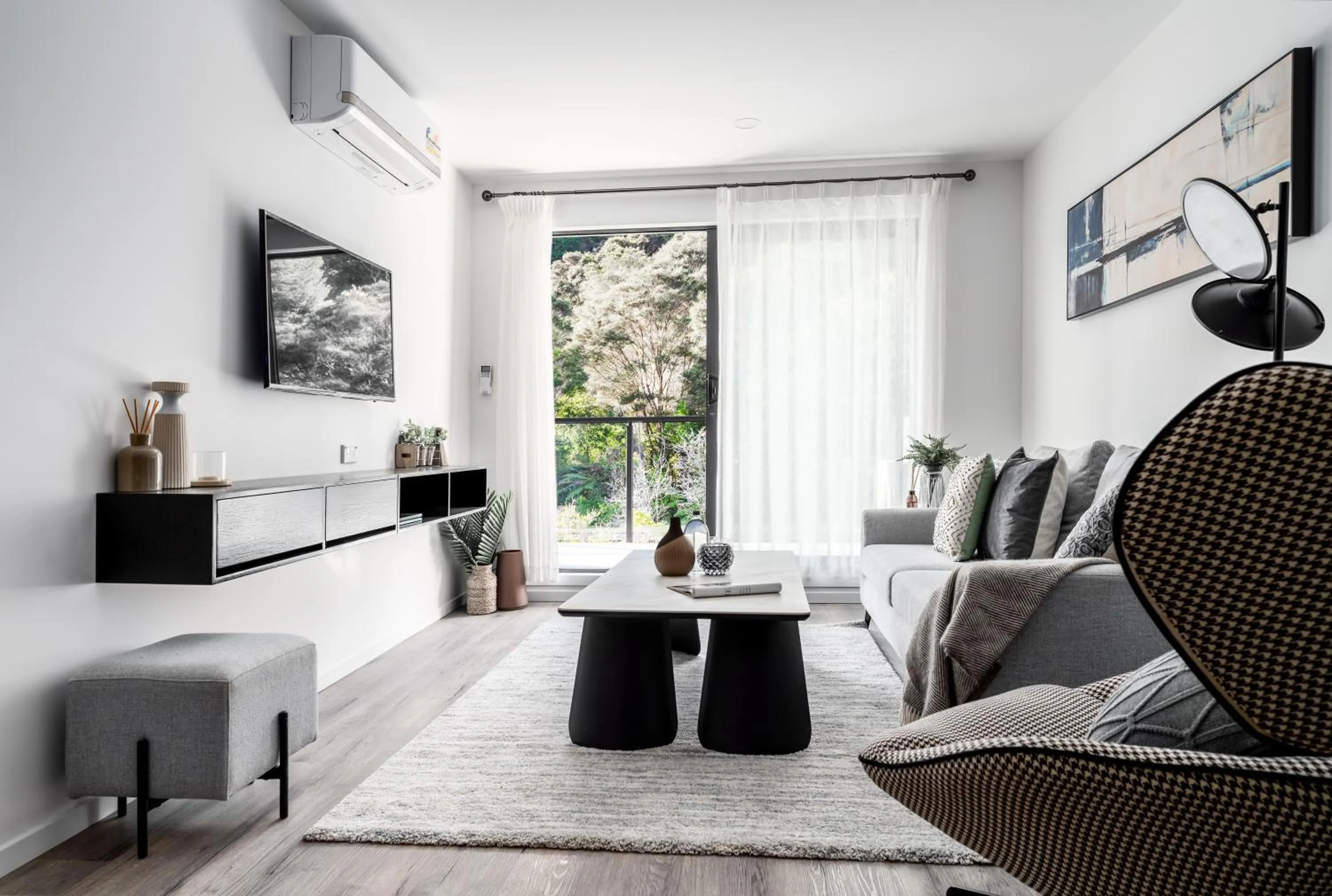 TV and multimedia in Sunrise Garden Suites