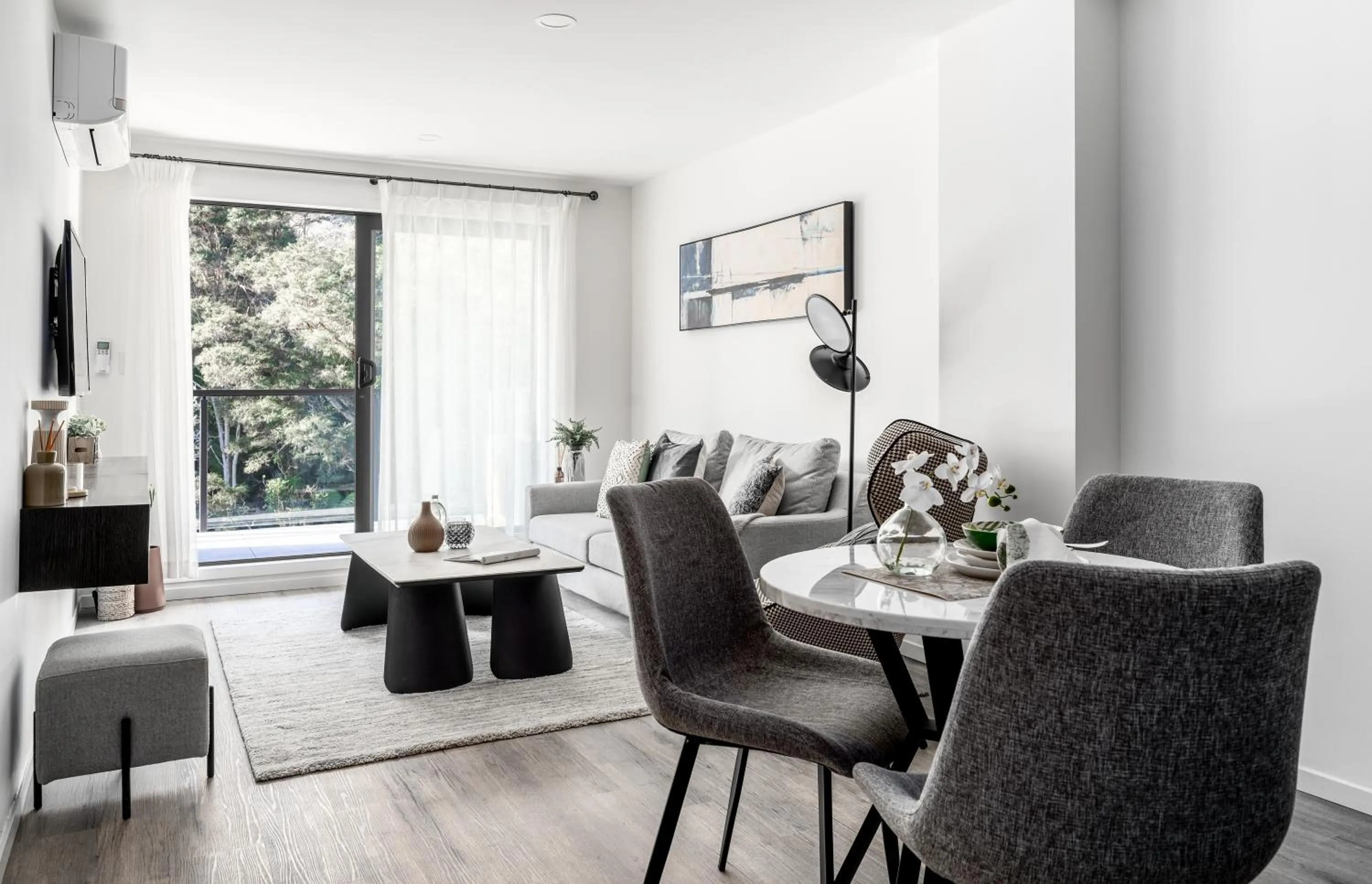 TV and multimedia in Sunrise Garden Suites