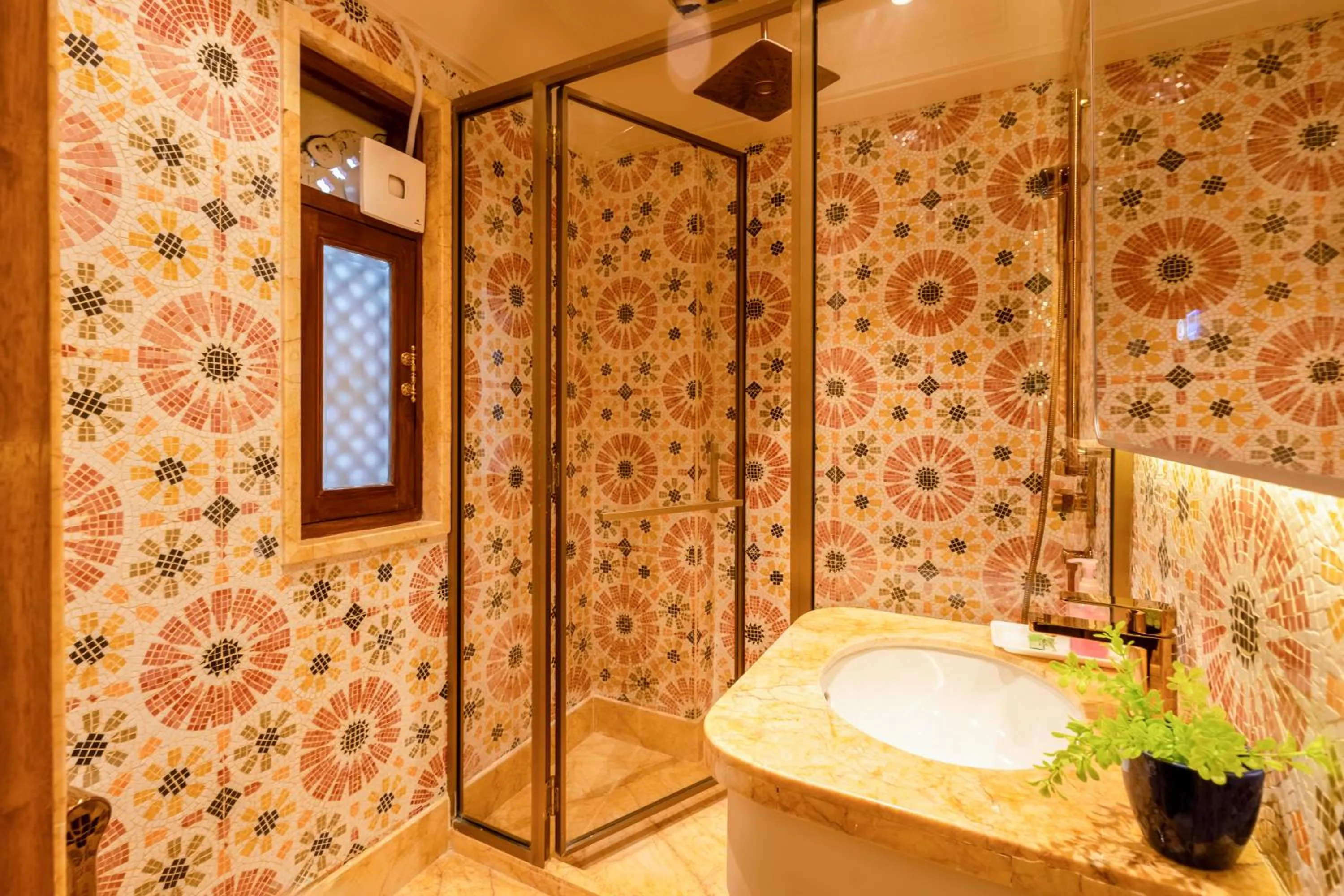 Bathroom in Jyoti Mahal - A Royal Heritage Hotel - Award Winning Hotel - Close to Connaught Place