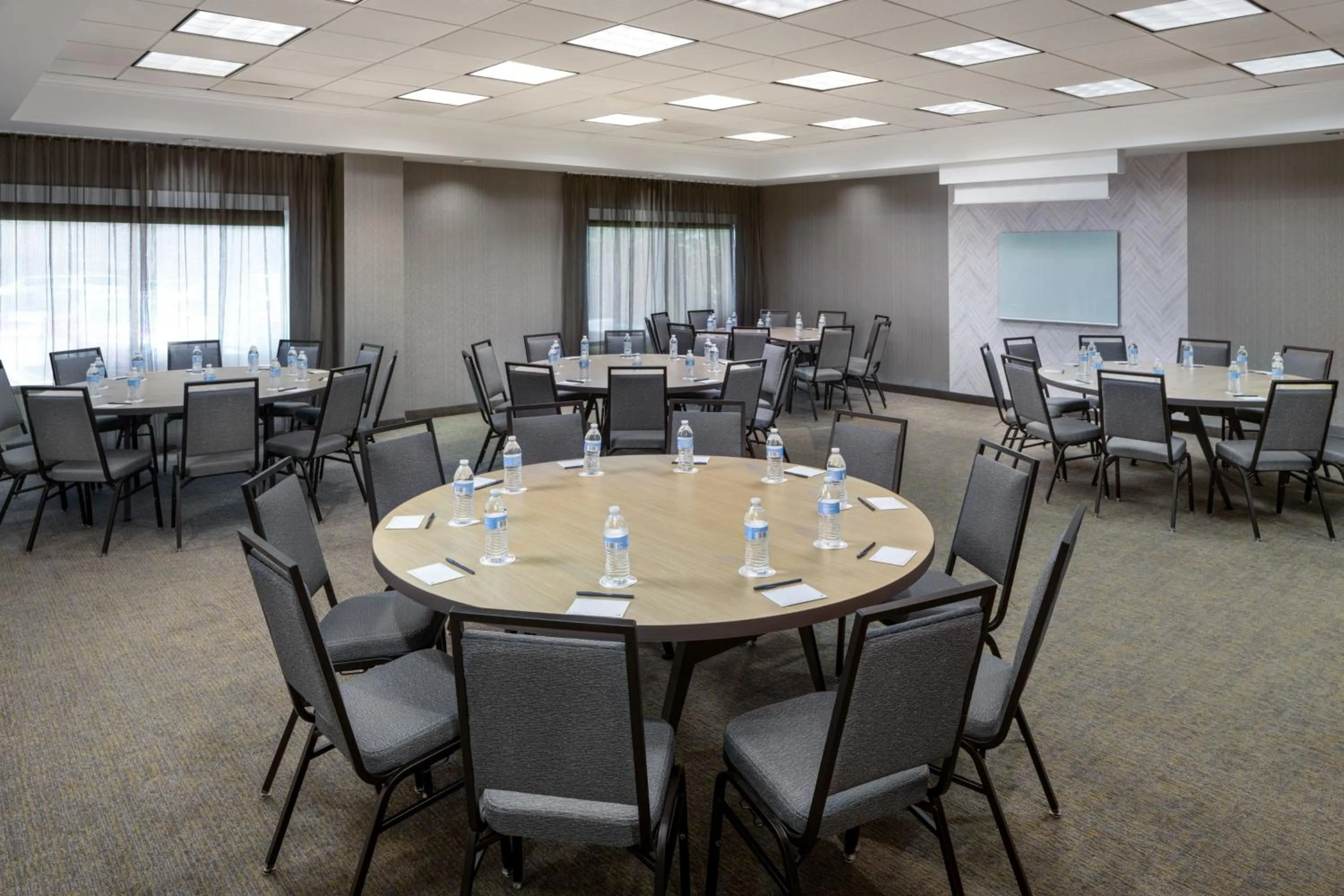 Meeting/conference room in SpringHill Suites by Marriott Newark International Airport