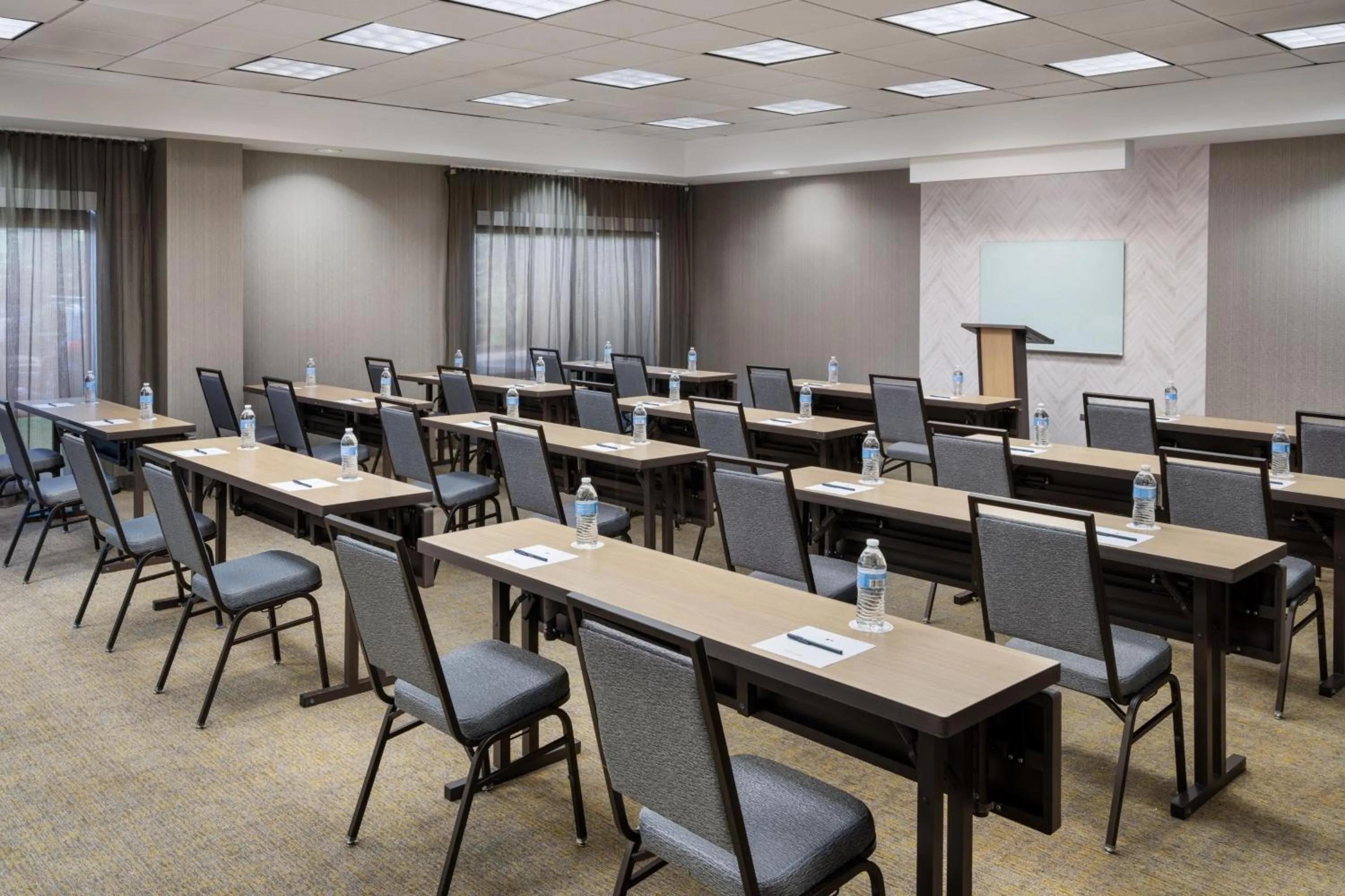 Meeting/conference room in SpringHill Suites by Marriott Newark International Airport